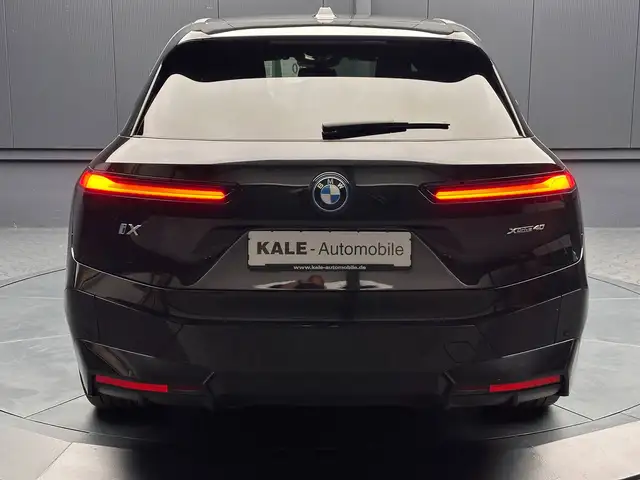 BMW Ix view 4