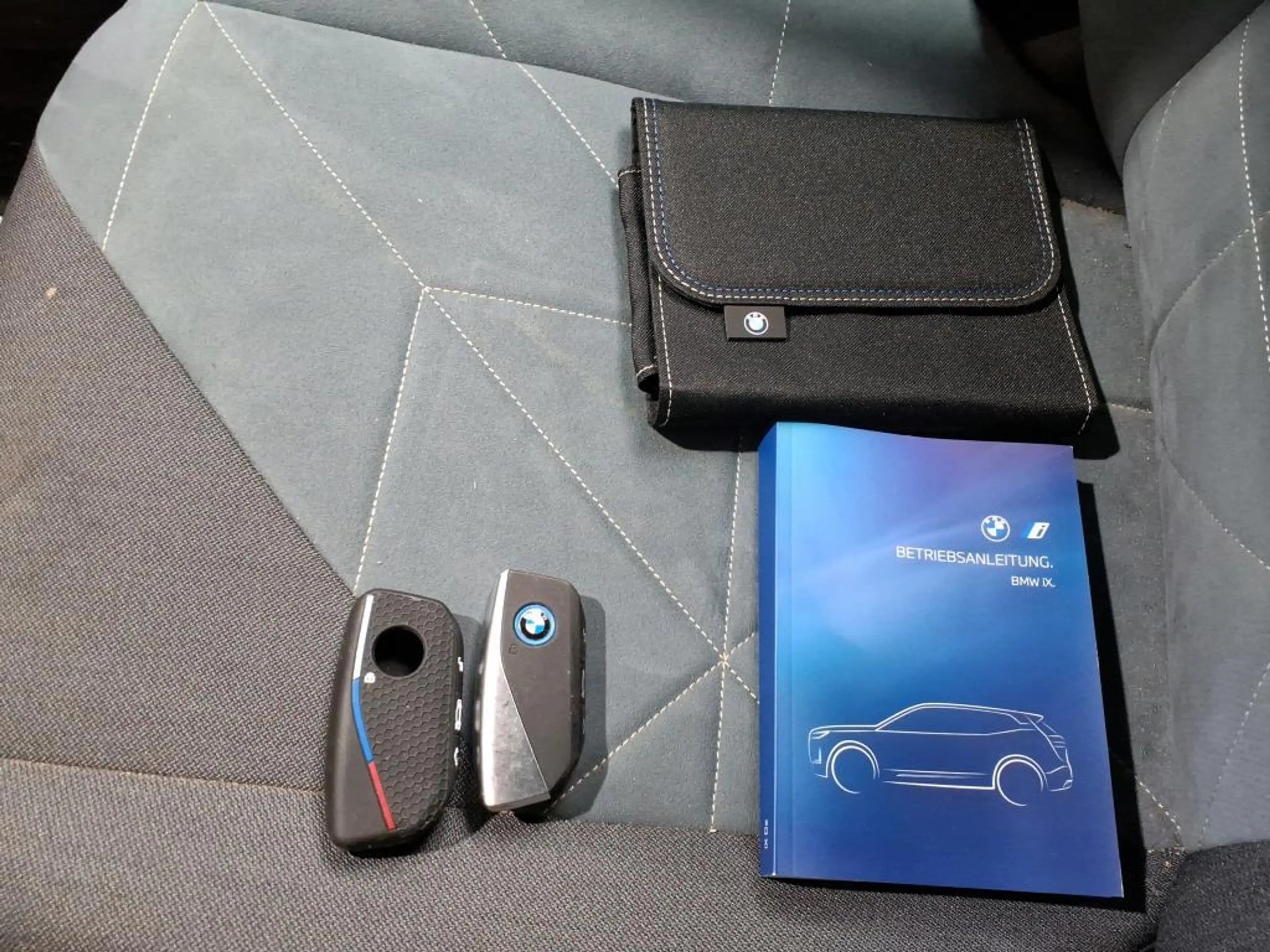 BMW iX xDrive40 Sport *22Zoll*LASER*SoftClose*360*H&K*DrivAssist* — photo 5