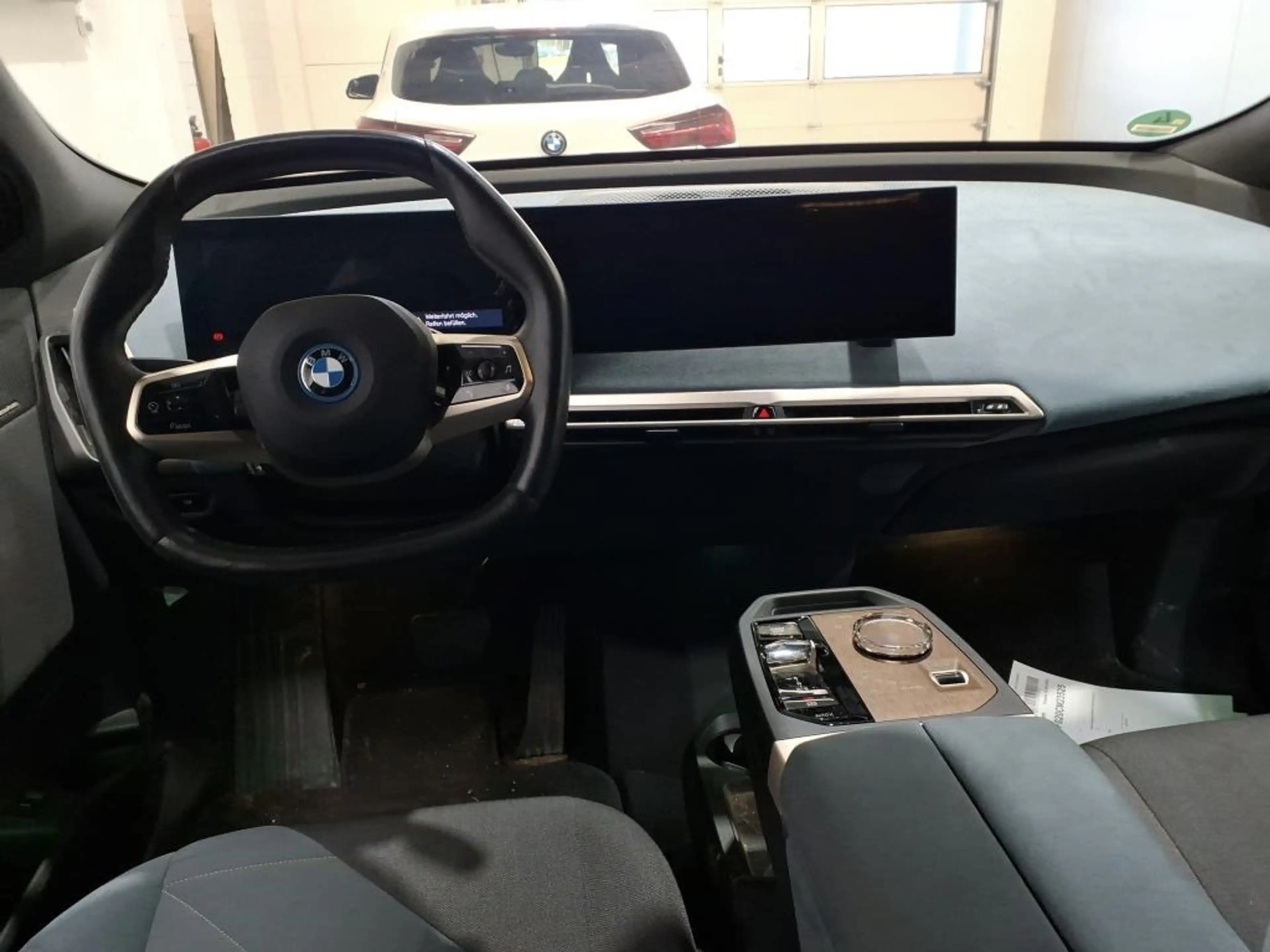 BMW iX xDrive40 Sport *22Zoll*LASER*SoftClose*360*H&K*DrivAssist* — photo 6
