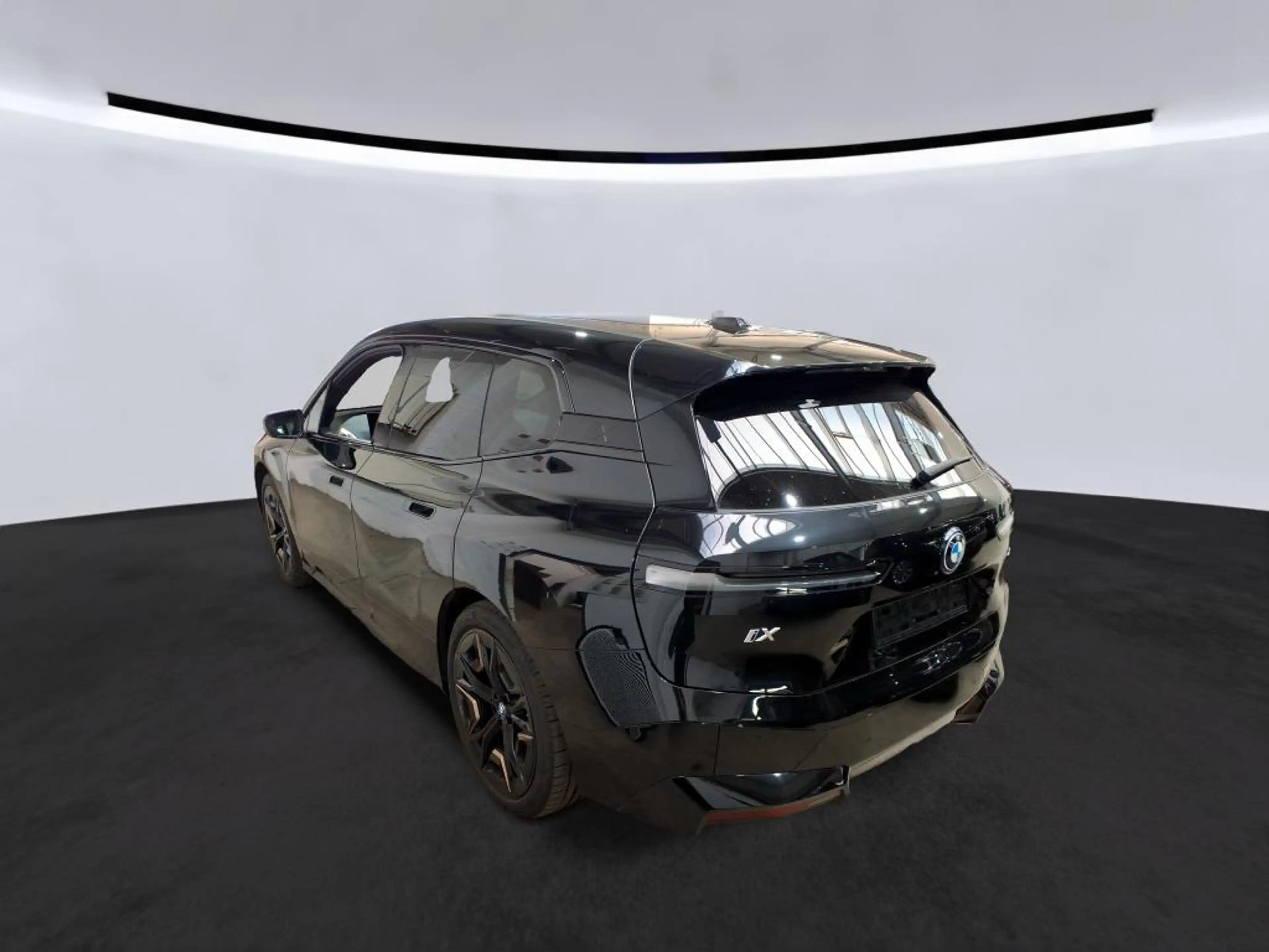 BMW iX xDrive40 Sport *22Zoll*LASER*SoftClose*360*H&K*DrivAssist* — photo 2