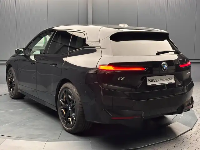 BMW Ix view 3