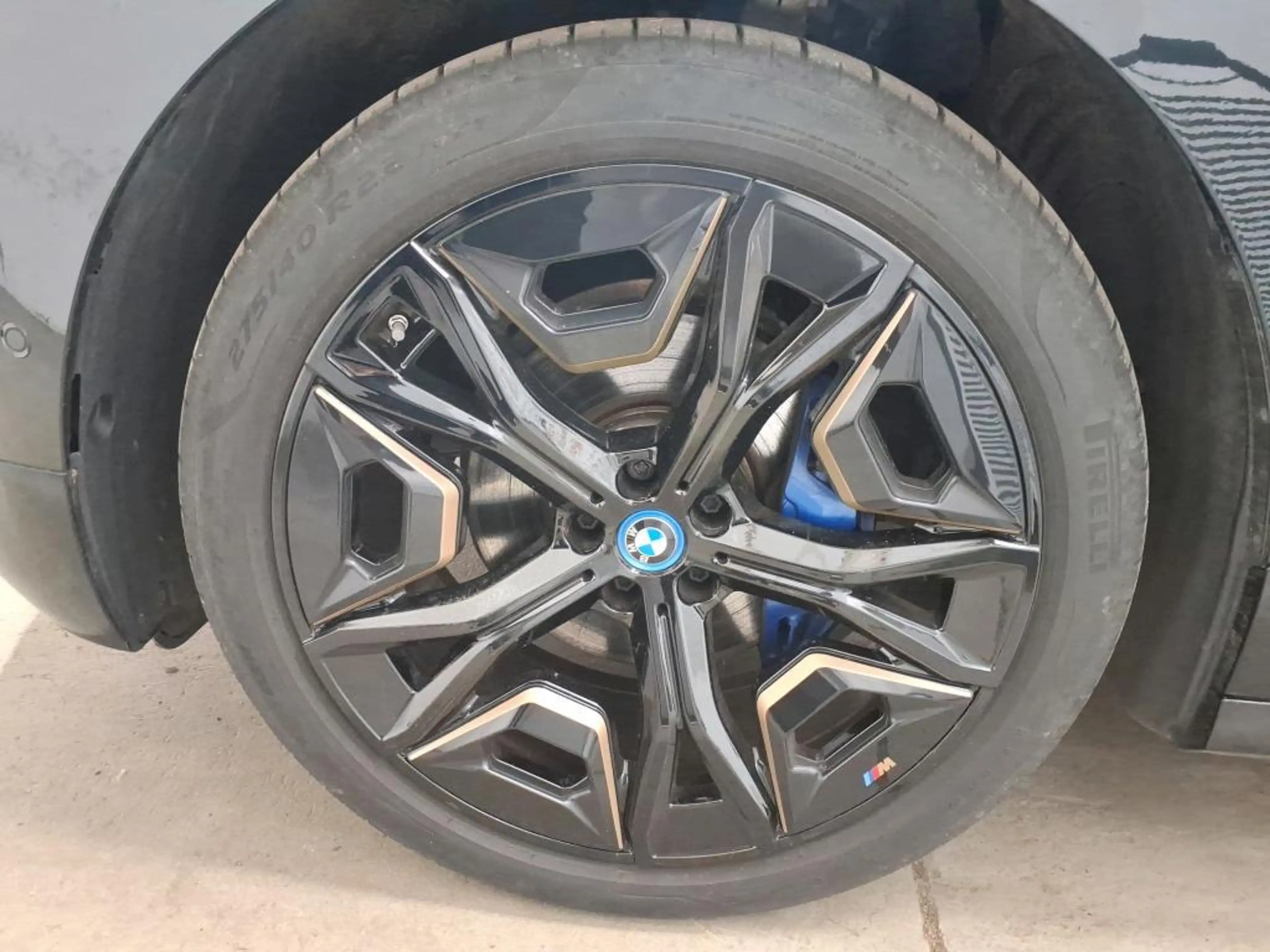 BMW iX xDrive40 Sport *22Zoll*LASER*SoftClose*360*H&K*DrivAssist* — photo 4