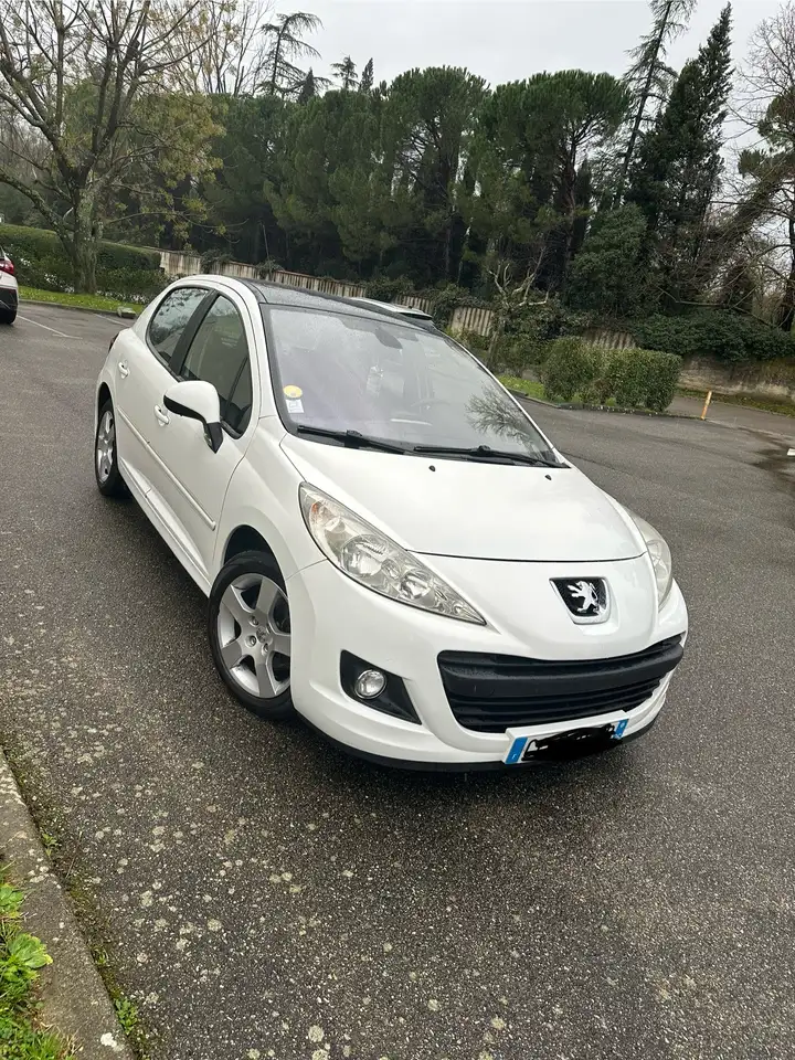 Peugeot 207 1.6 HDi 112ch FAP FÃ©line