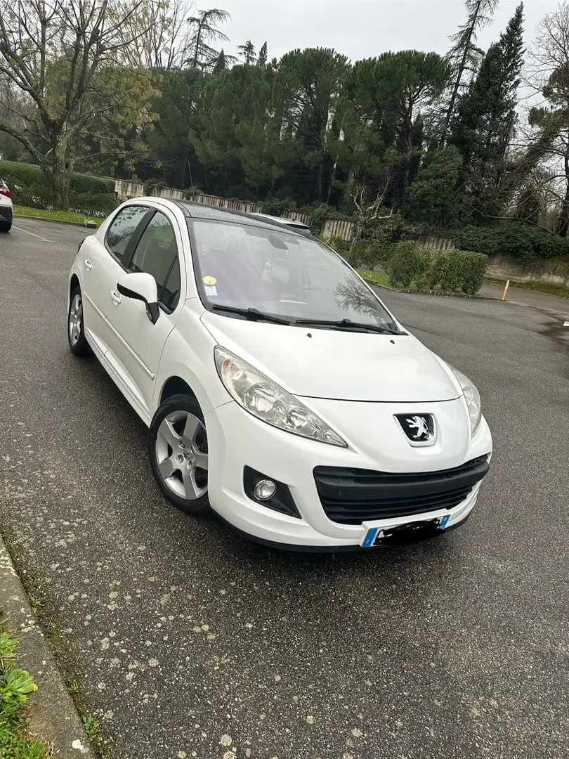 Peugeot 207 1.6 HDi 112ch FAP Féline - 1