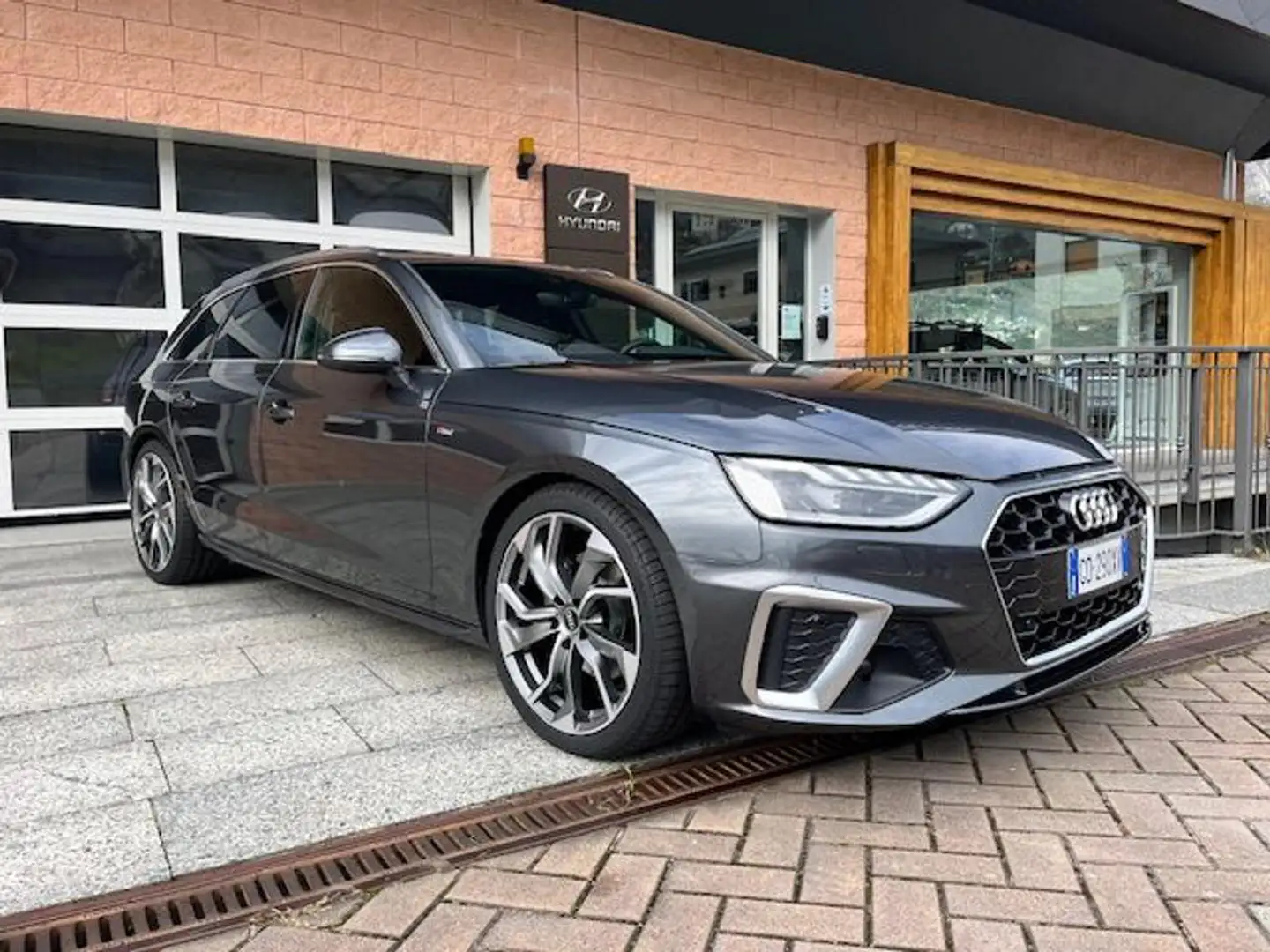 Audi A4 Avant 35 TDI/163 MHEV CV S tronic S line edition Grijs - 1