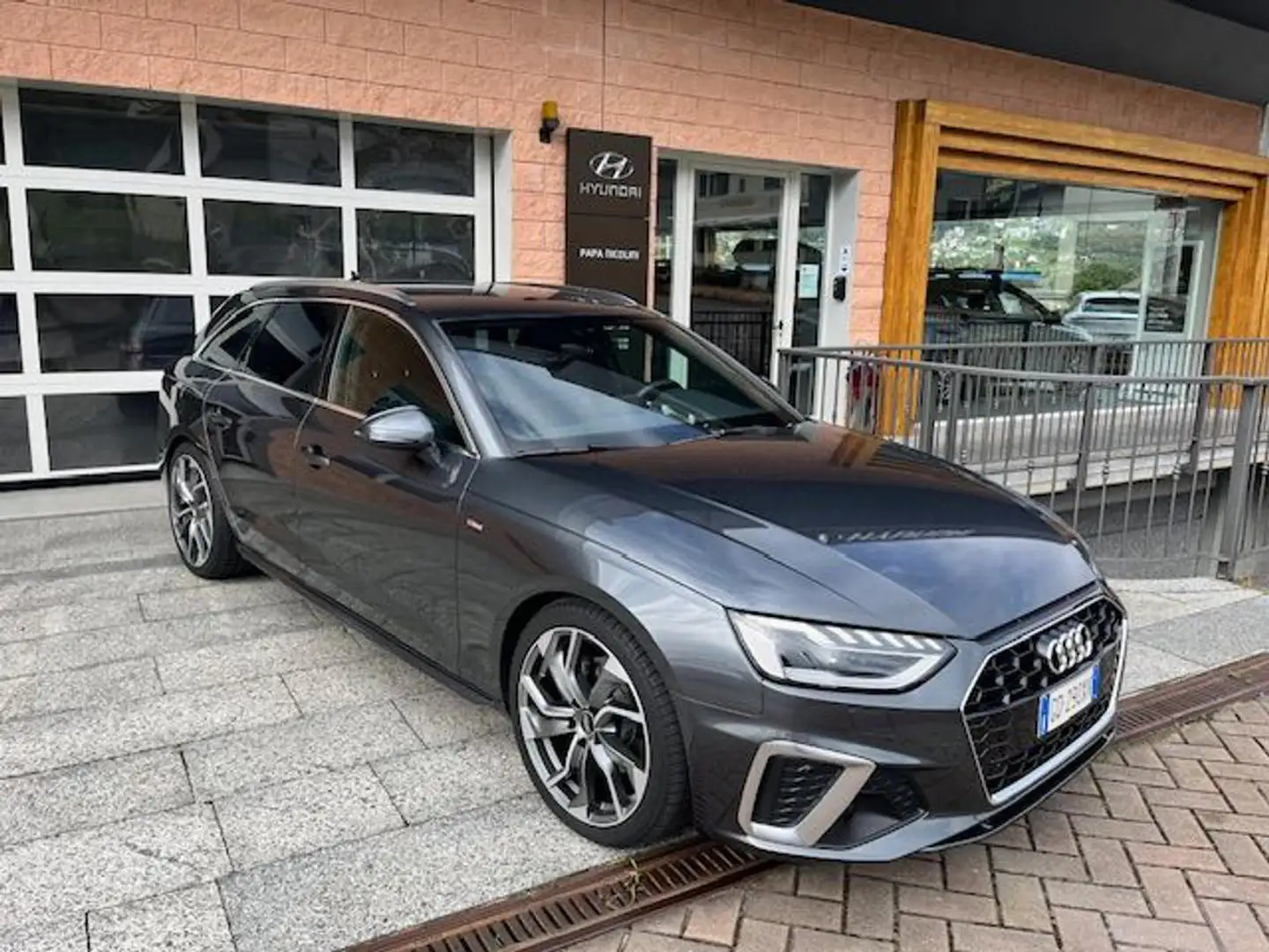 Audi A4 Avant 35 TDI/163 MHEV CV S tronic S line edition Grijs - 2