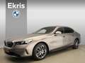 BMW i5 eDrive40 Innovation Pack LED / Leder / HUD / Comfo Grijs - thumbnail 1