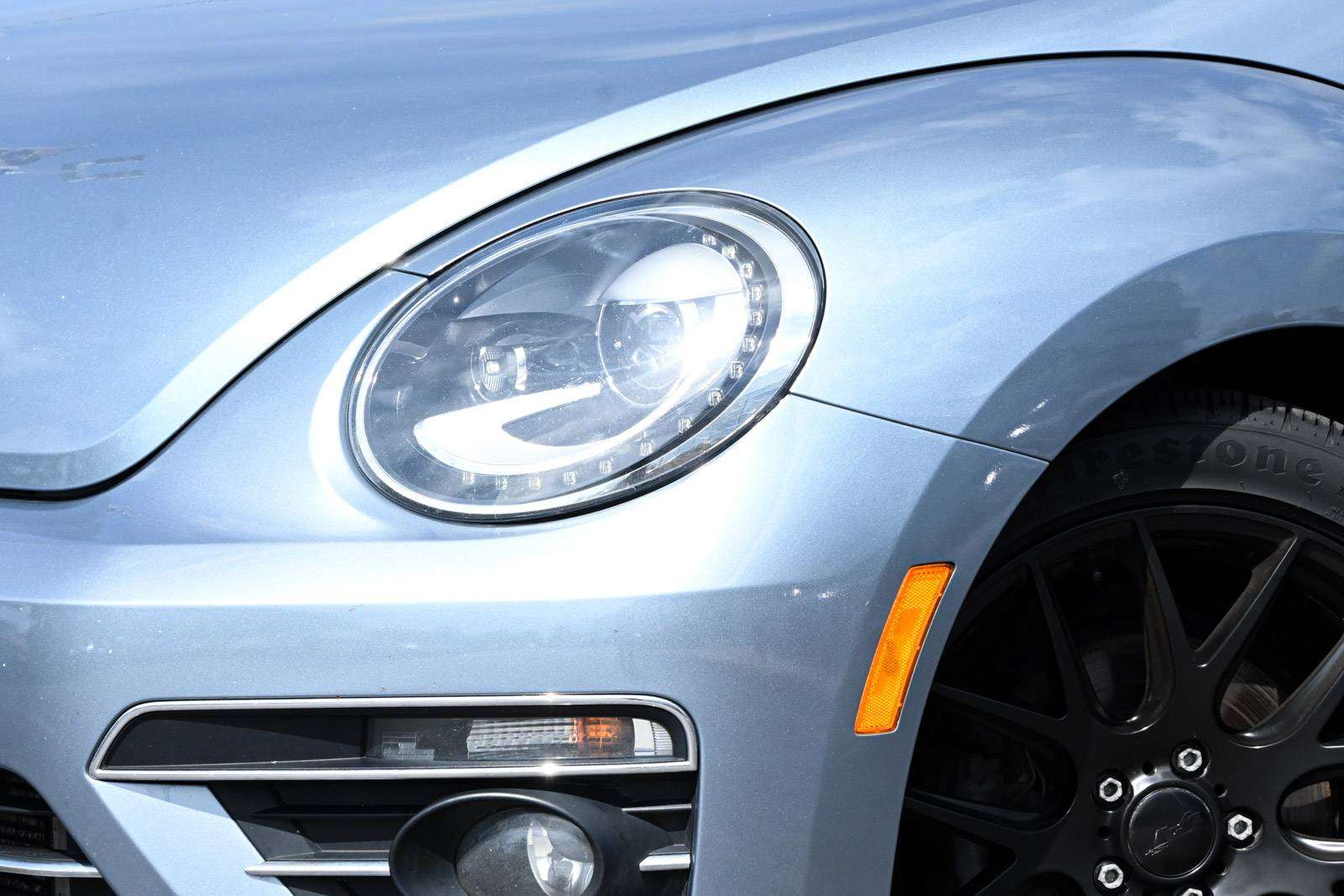 2019 Volkswagen Beetle — photo 1