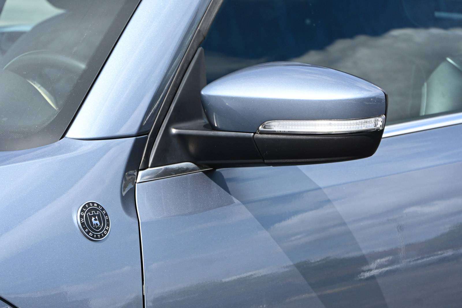 2019 Volkswagen Beetle — photo 1
