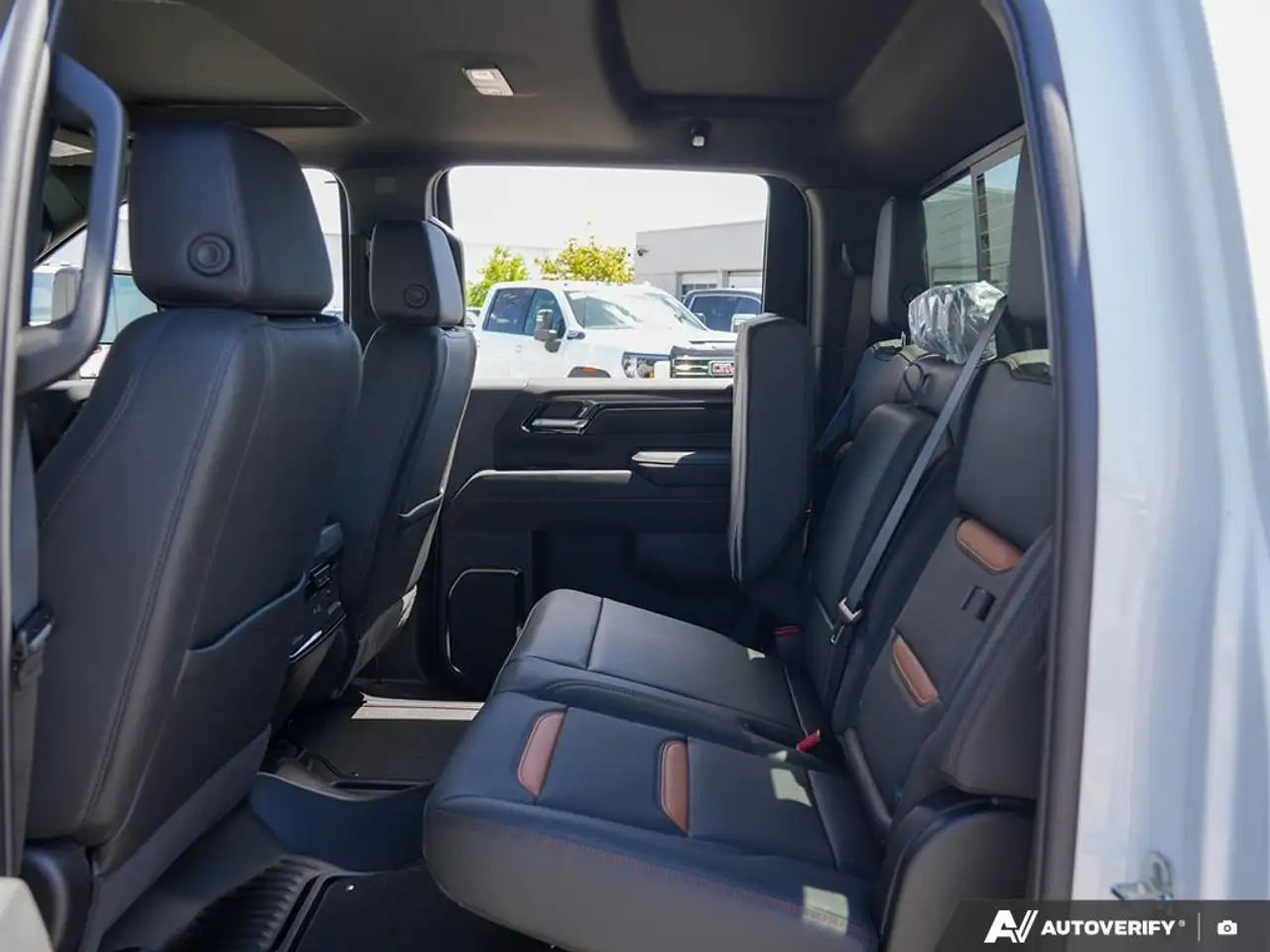 GMC Sierra 2500HD снимка GMC Sierra 2500HD