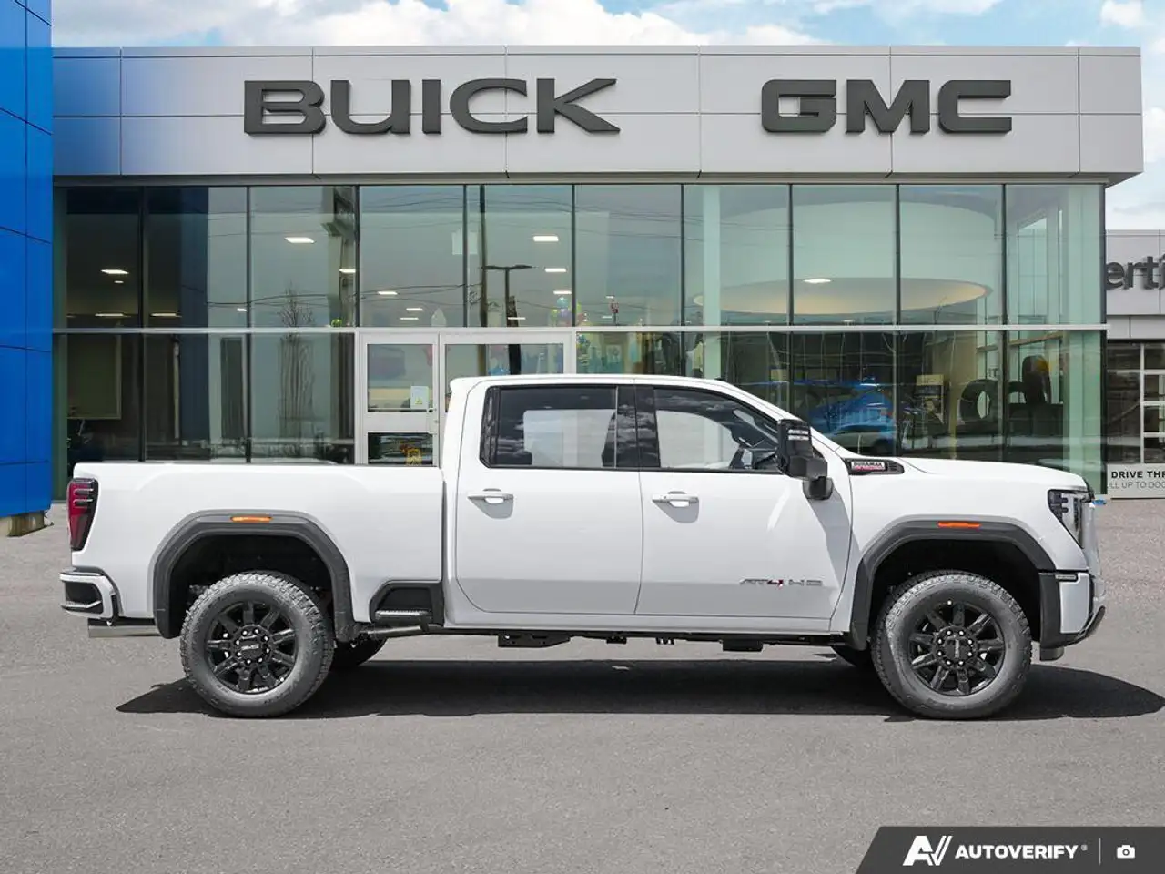 GMC Sierra 2500HD снимка GMC Sierra 2500HD