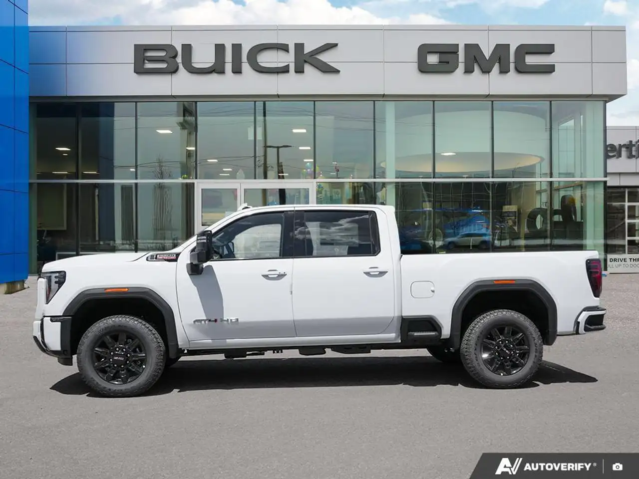 GMC Sierra 2500HD снимка GMC Sierra 2500HD