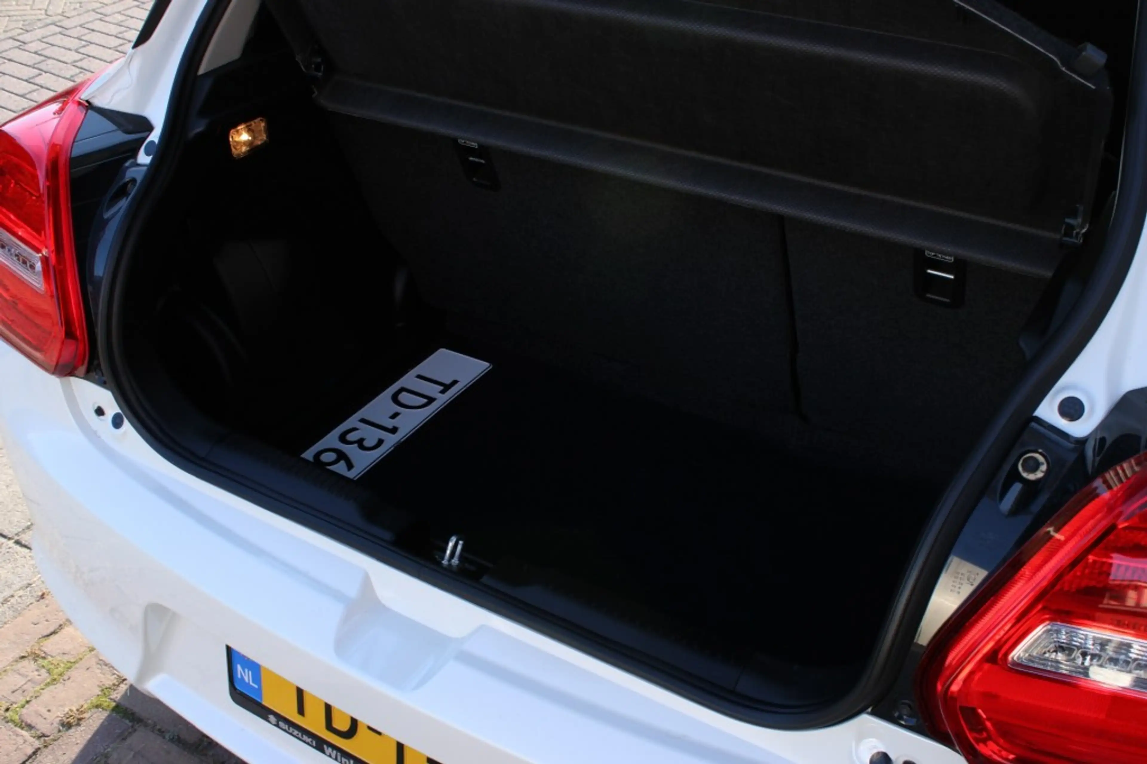 Suzuki Swift 1.2 STIJL SMART HYBR / Rijklaarprijs / Fabrieksgar — photo 11