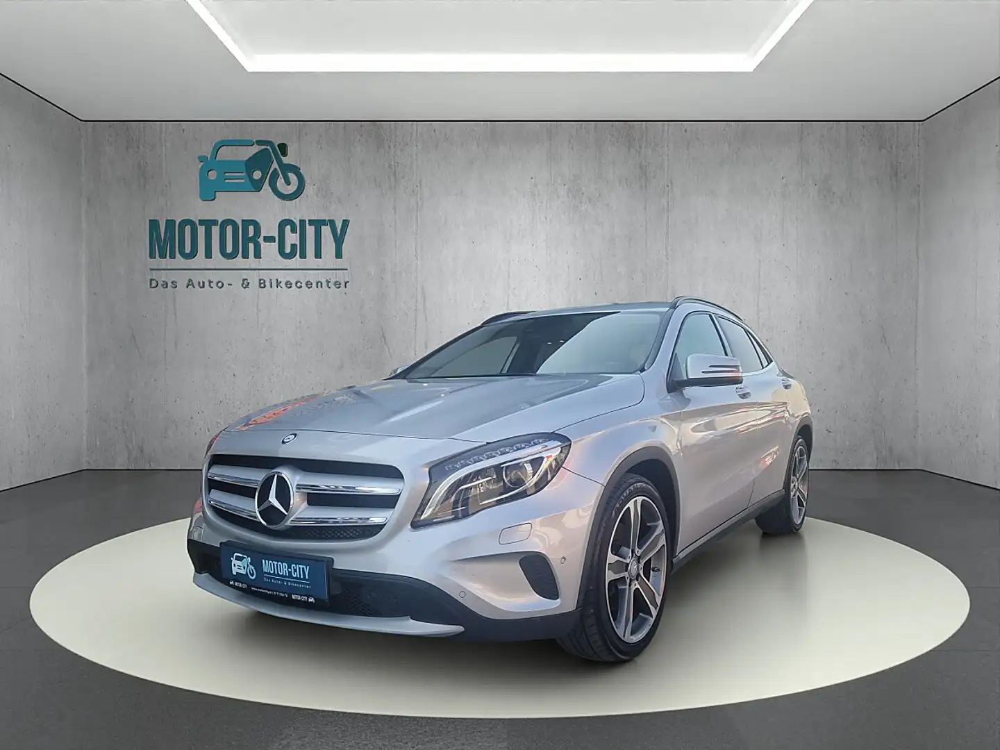 Mercedes-Benz GLA 250 Aut. Silber - 1
