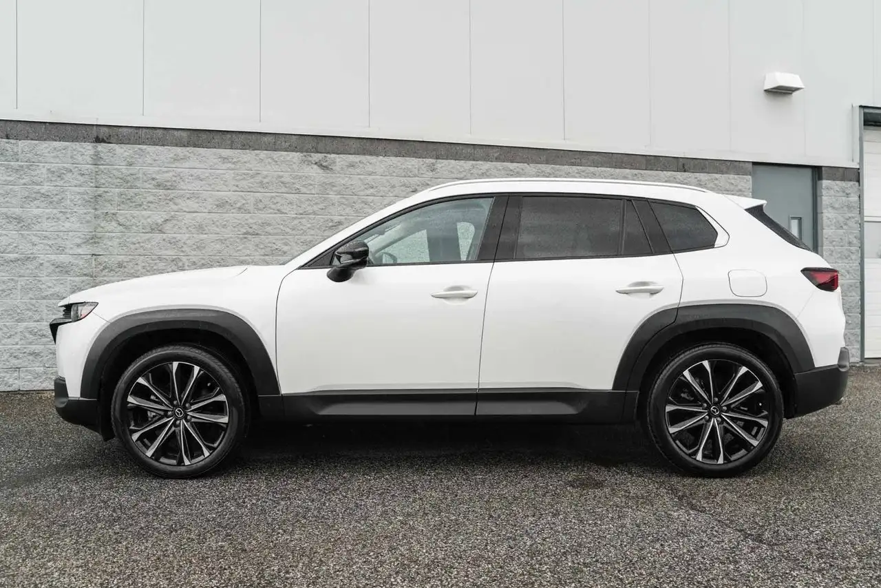 Mazda CX-50 снимка Mazda CX-50