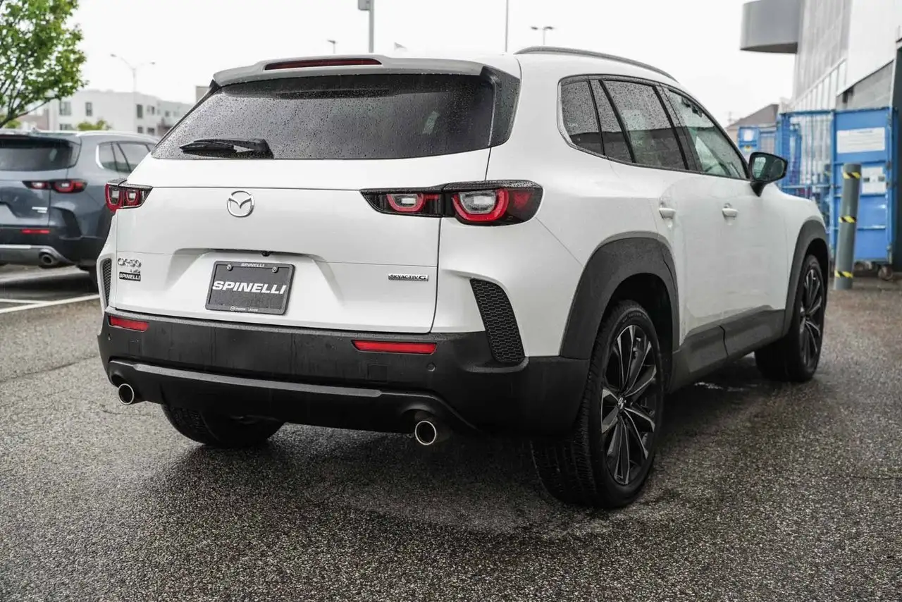 Mazda CX-50 снимка Mazda CX-50