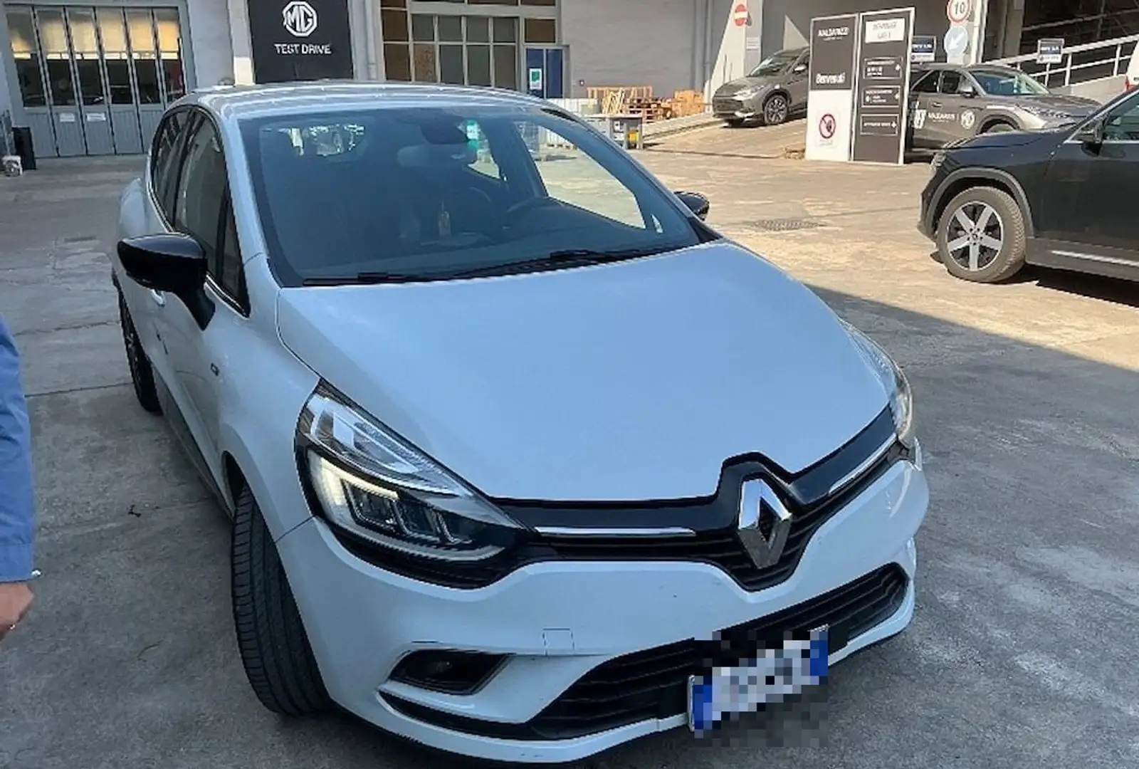 Renault Clio 1.5 dCi 8V 75 CV 5 porte Moschino Intens Bianco - 2