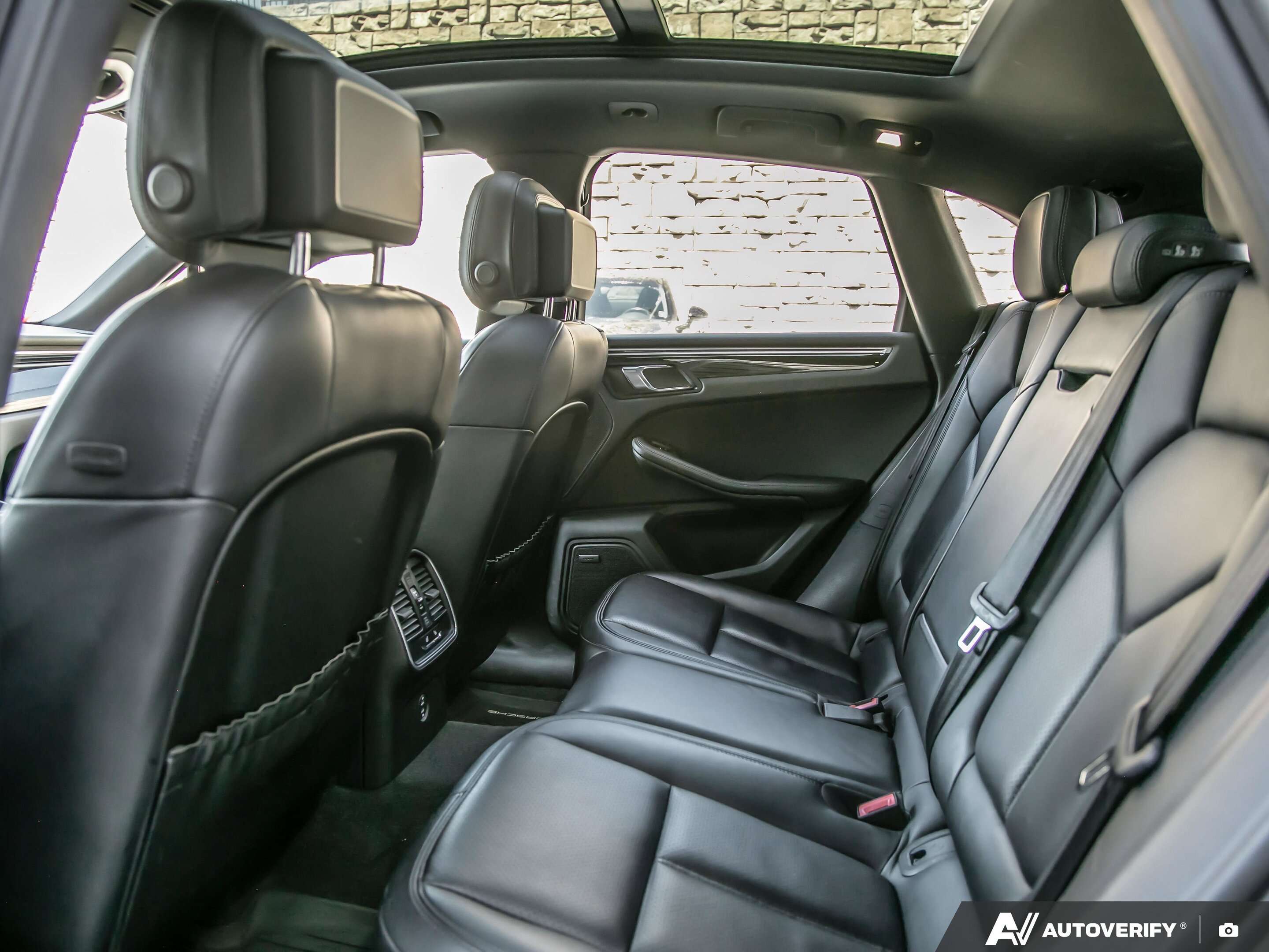 2023 Porsche Macan S thumb 27