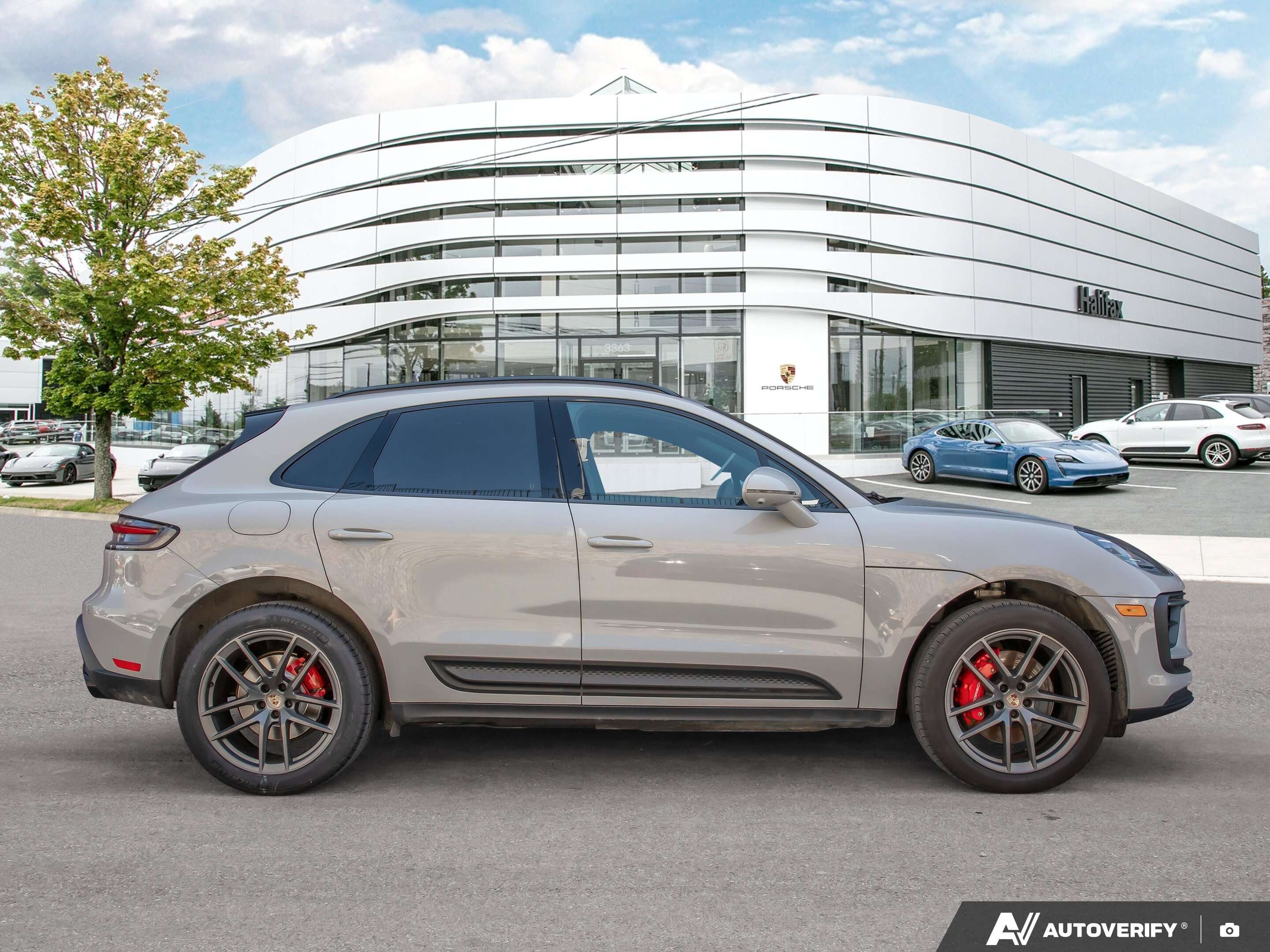 2023 Porsche Macan S thumb 6