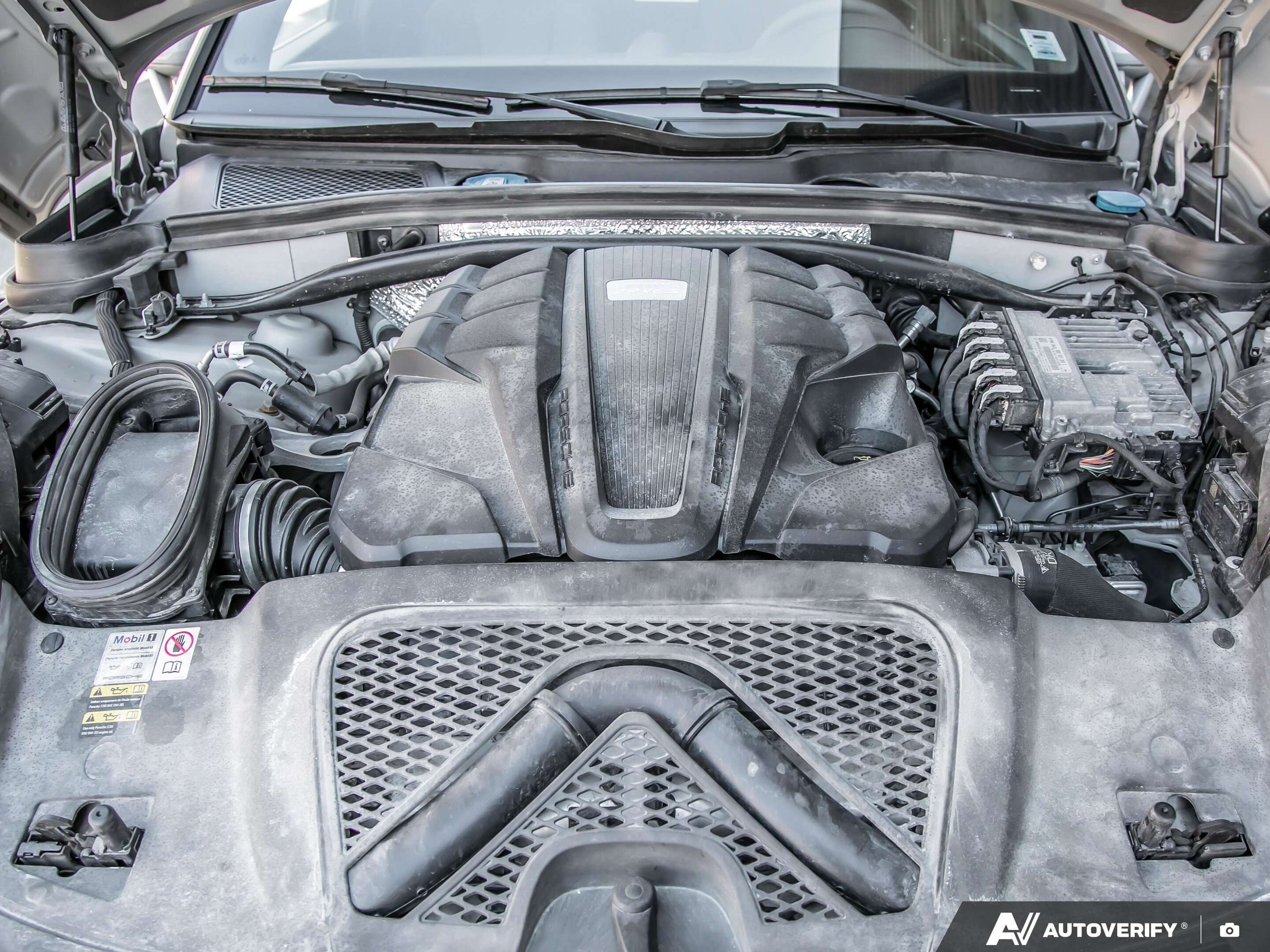 2023 Porsche Macan S thumb 11
