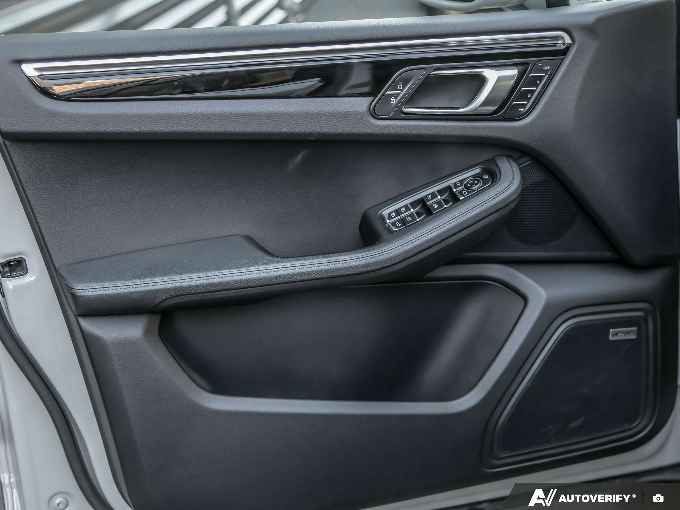 2023 Porsche Macan S thumb 36