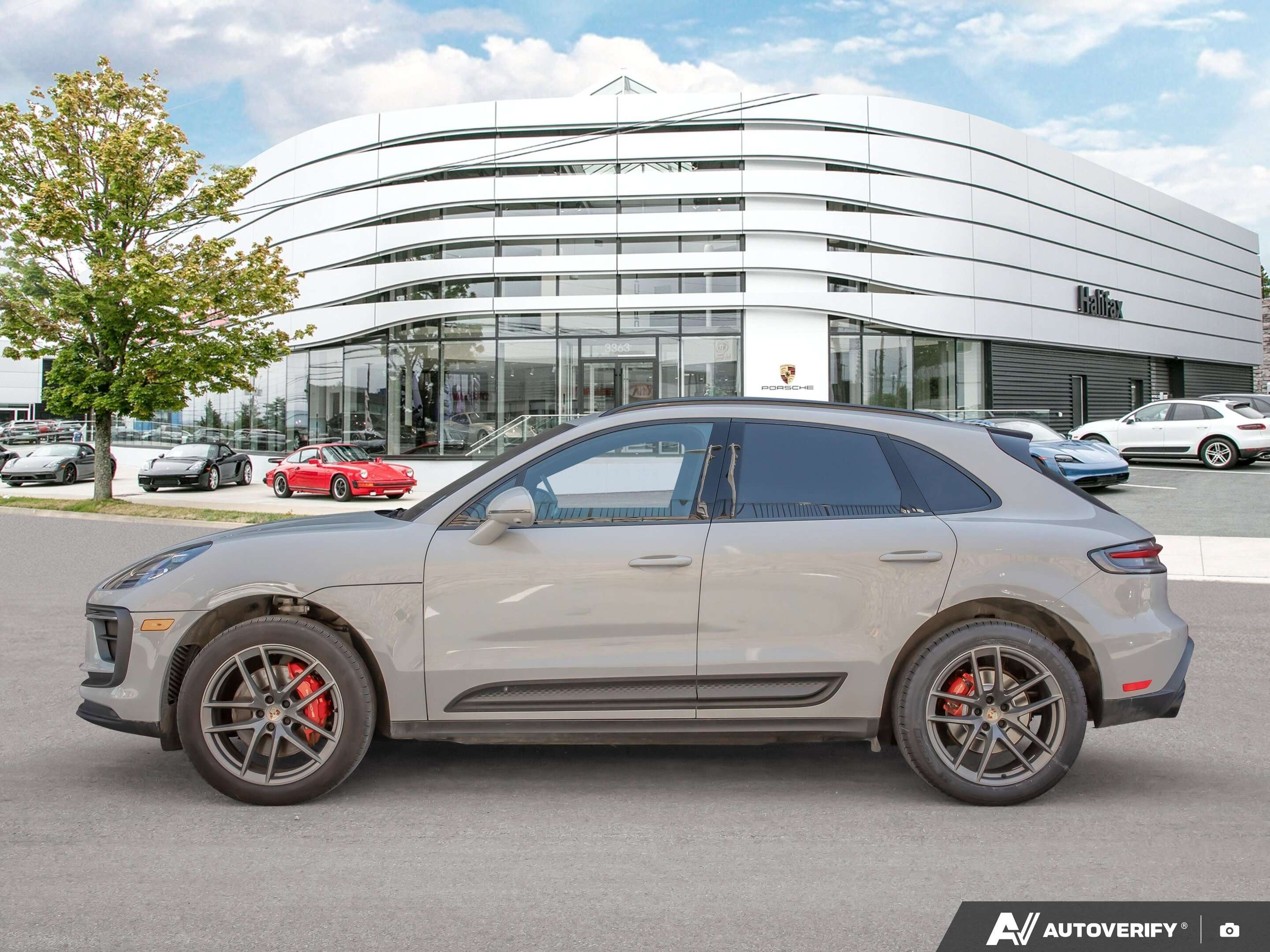 2023 Porsche Macan S alt 2