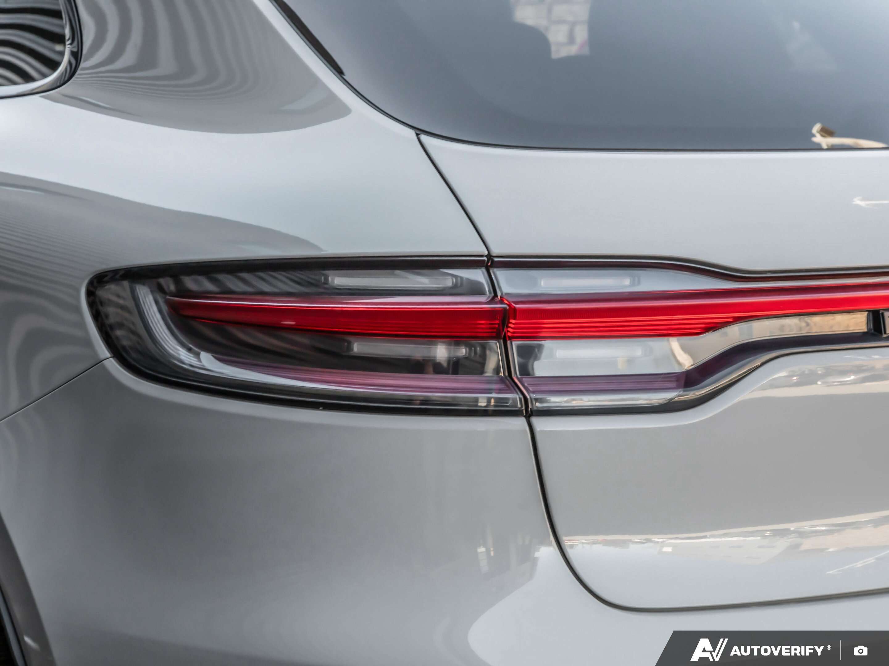2023 Porsche Macan S thumb 15
