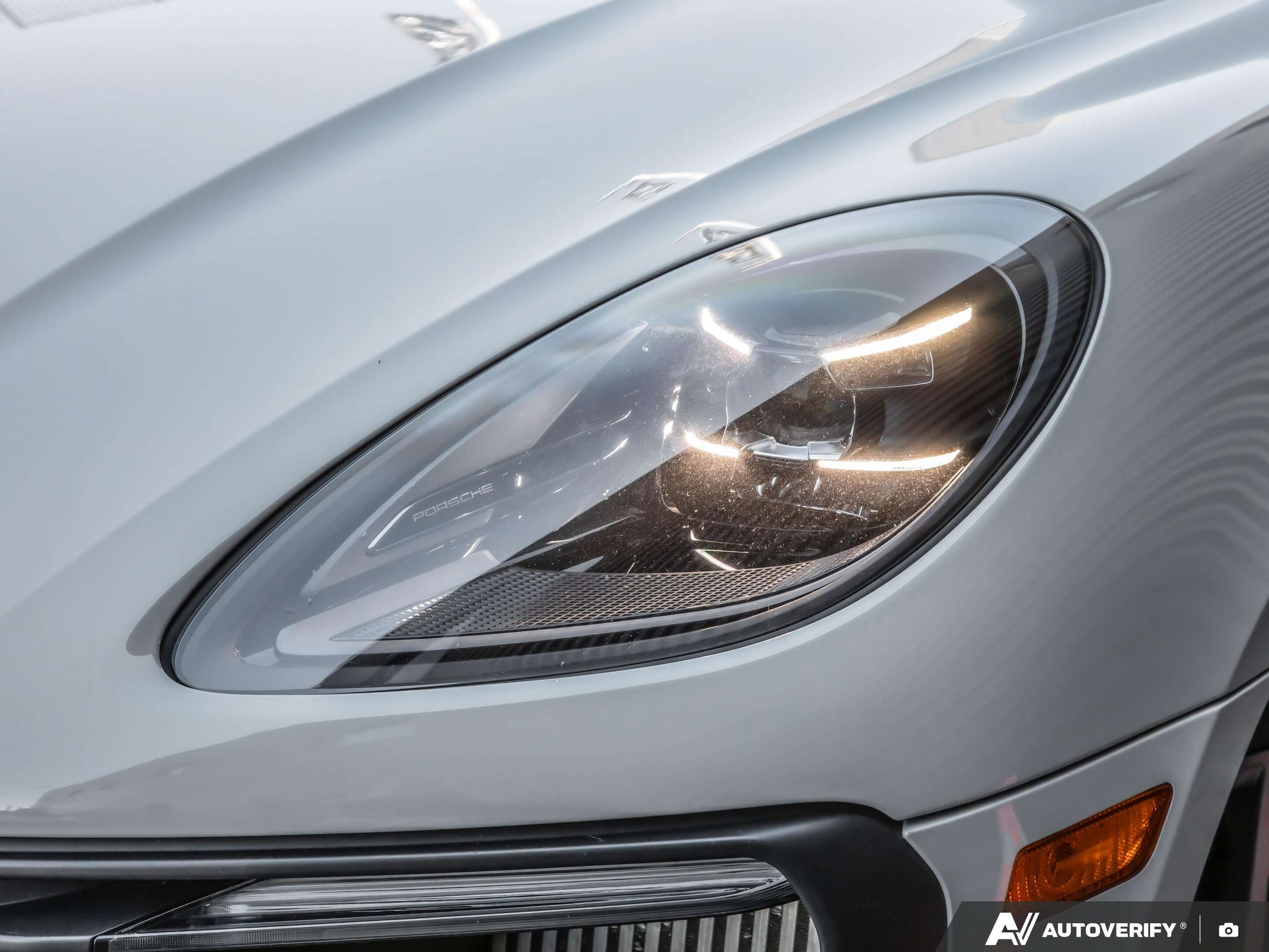 2023 Porsche Macan S thumb 13
