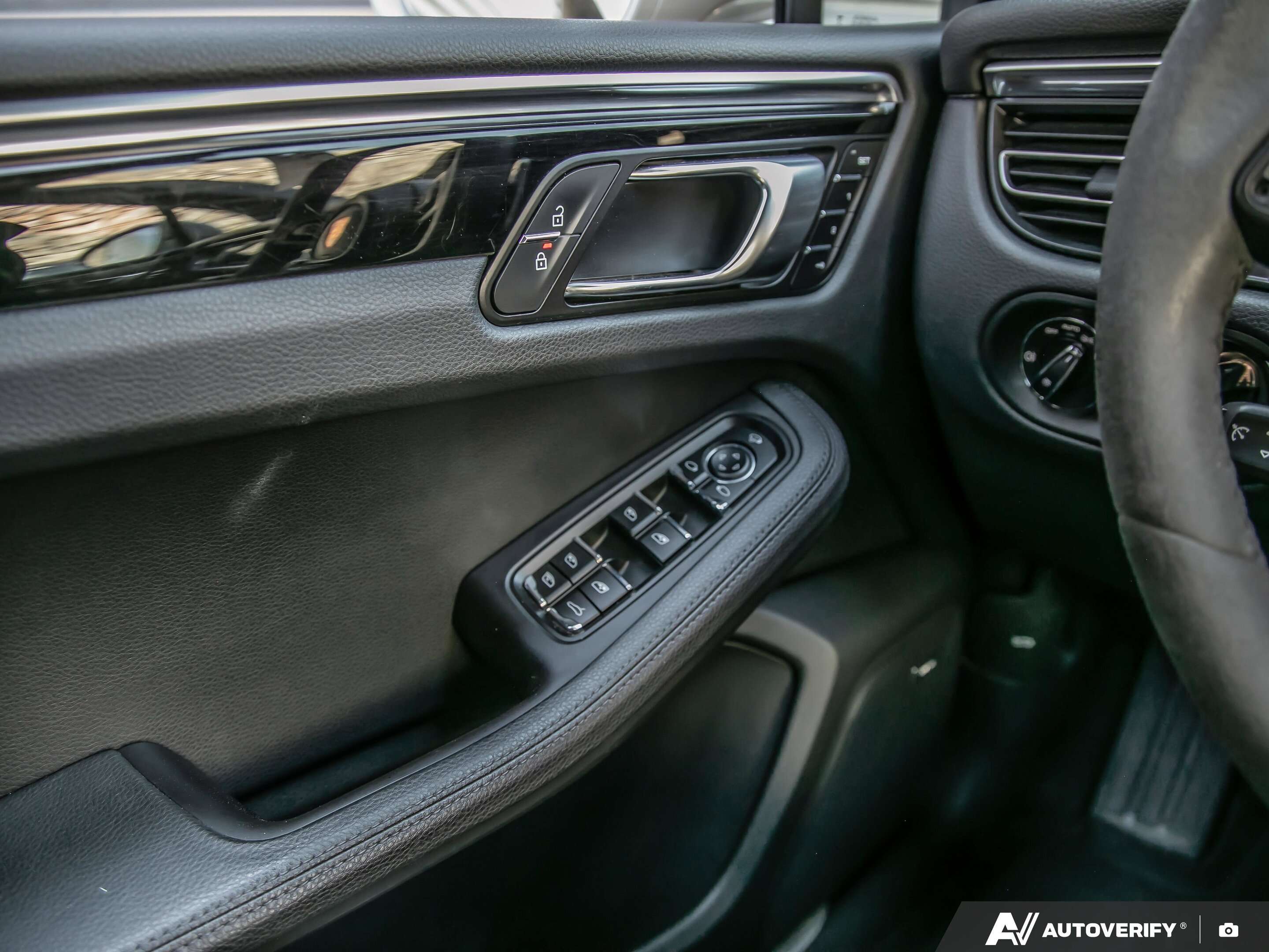 2023 Porsche Macan S thumb 20