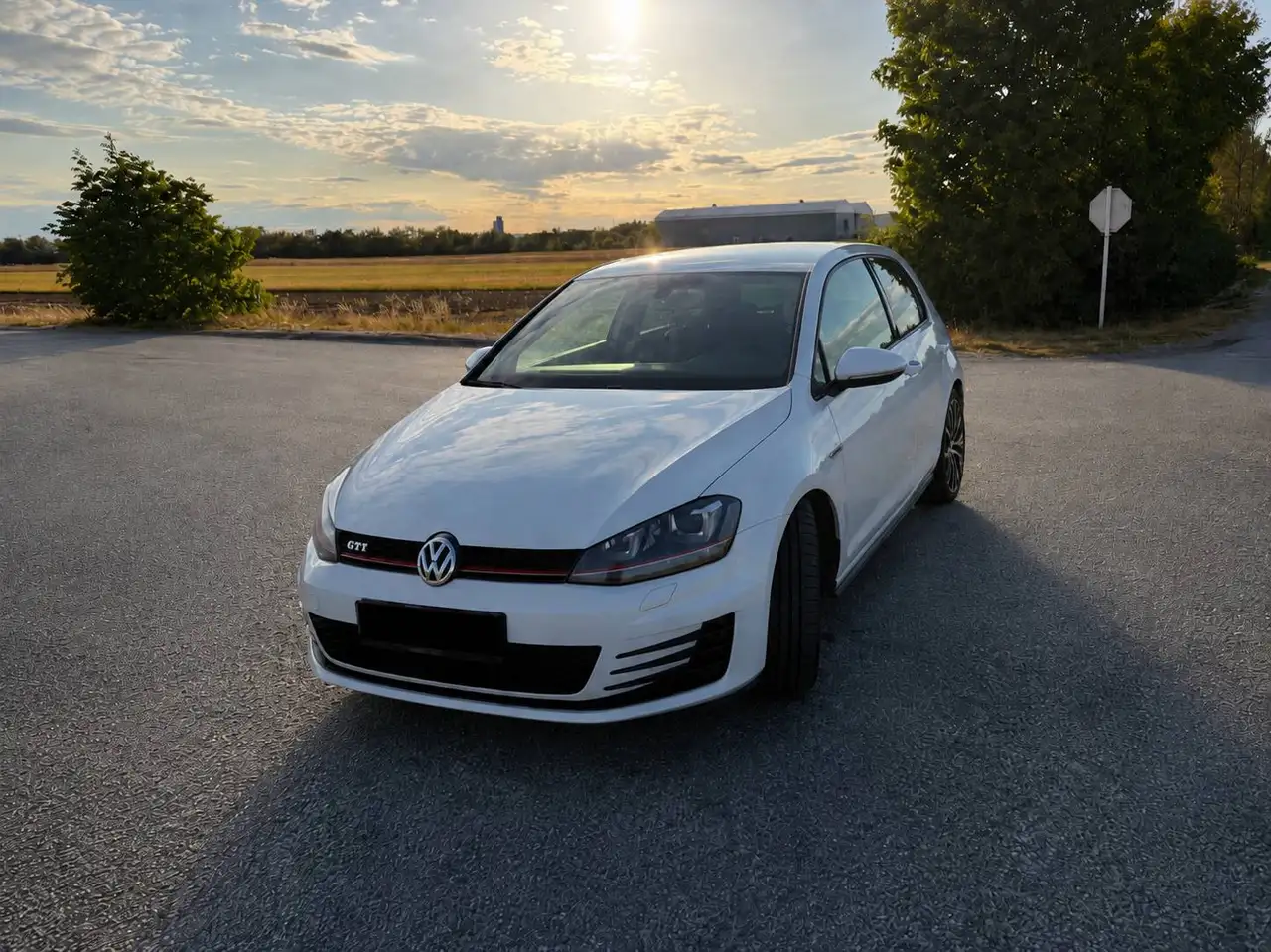Volkswagen Golf GTI Golf GTI 2,0 TSI DSG Performance GTI Performance — photo 1 of 24
