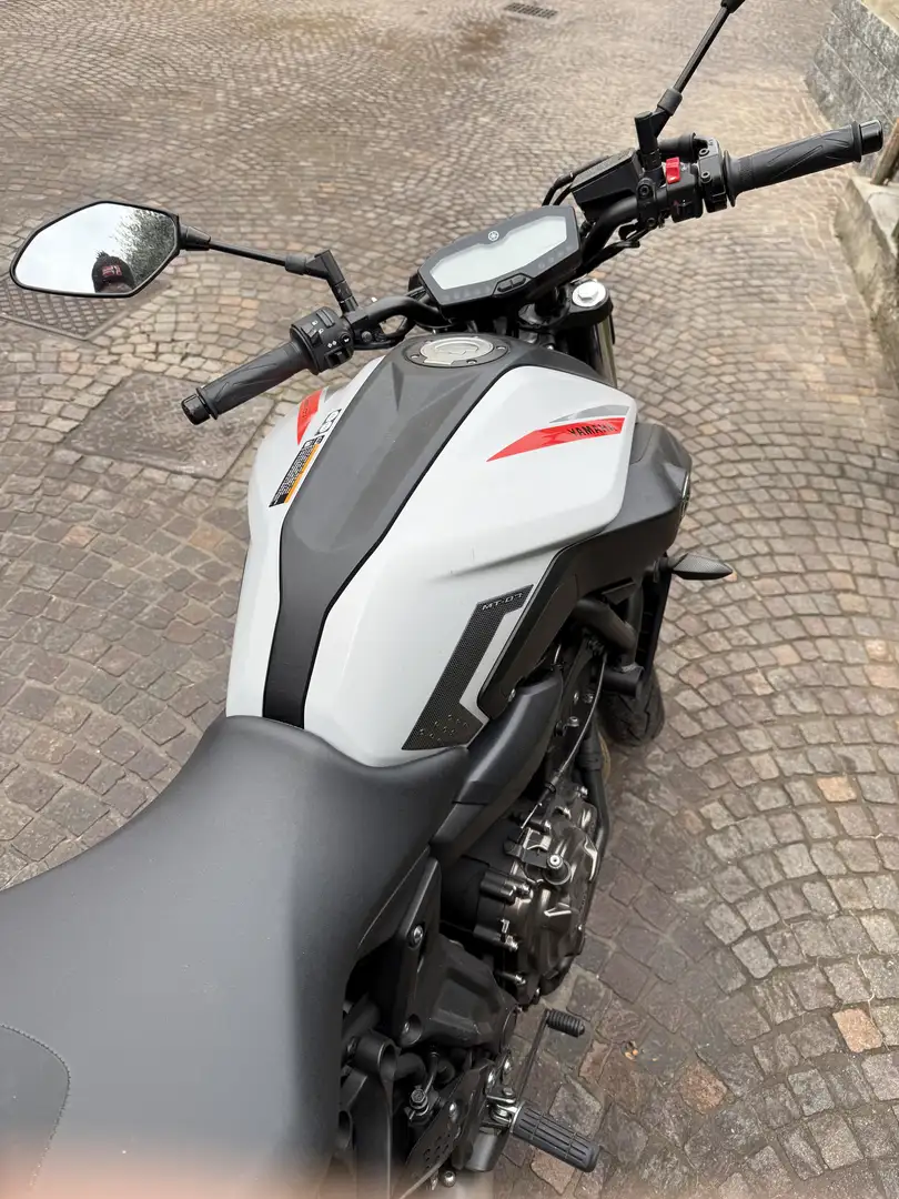 Yamaha MT-07 Grigio - 2