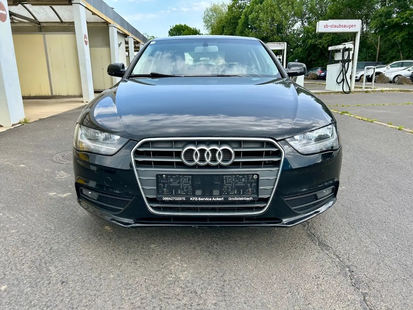 Audi A4 Attraction 2,0 TDI Noir - 2