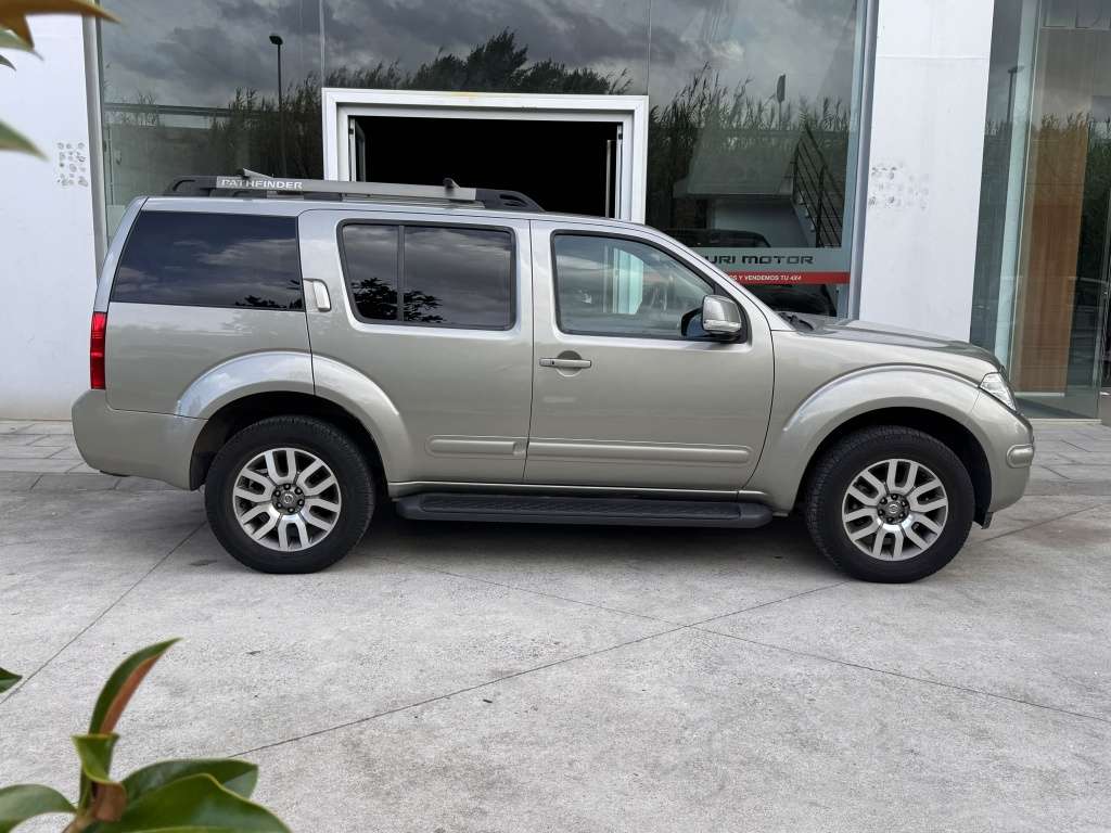 Nissan Pathfinder 2.5dCi LE - foto 1