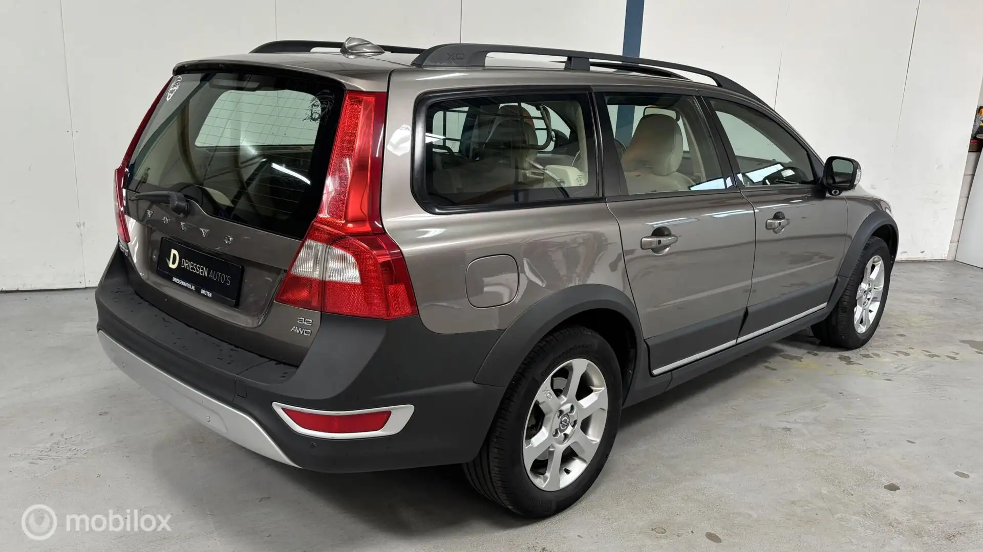 Volvo XC70 3.2 Summum SCHUIFDAK/STOELVENTILATIE/LEER Grijs - 2