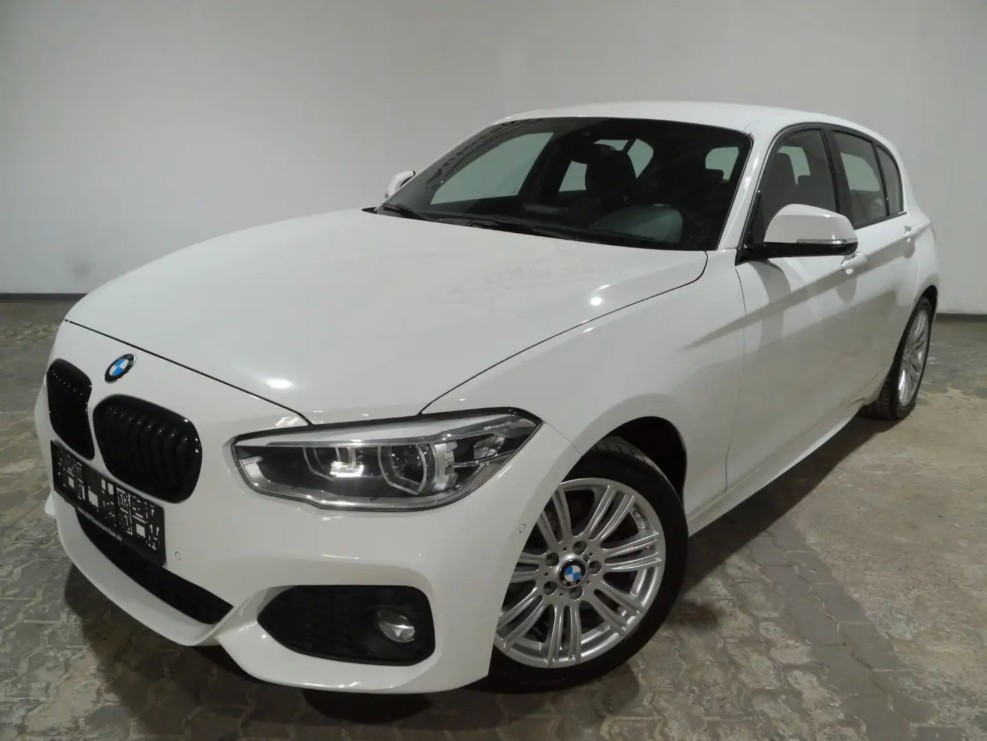 BMW 116 d M Paket LED Sitzheizung Alcantara Tempomat Weiß - 2