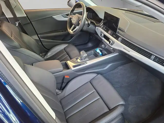Audi A4 view 4