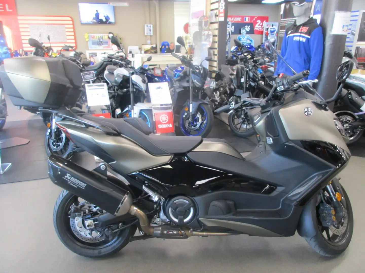 Yamaha TMAX 560 Gris - 1