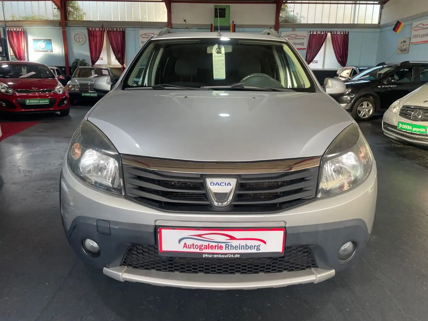 Dacia Sandero 1.6*TOP*KLIMA*1.HAND*ALLWETTER*TÜV NEU Silber - 2