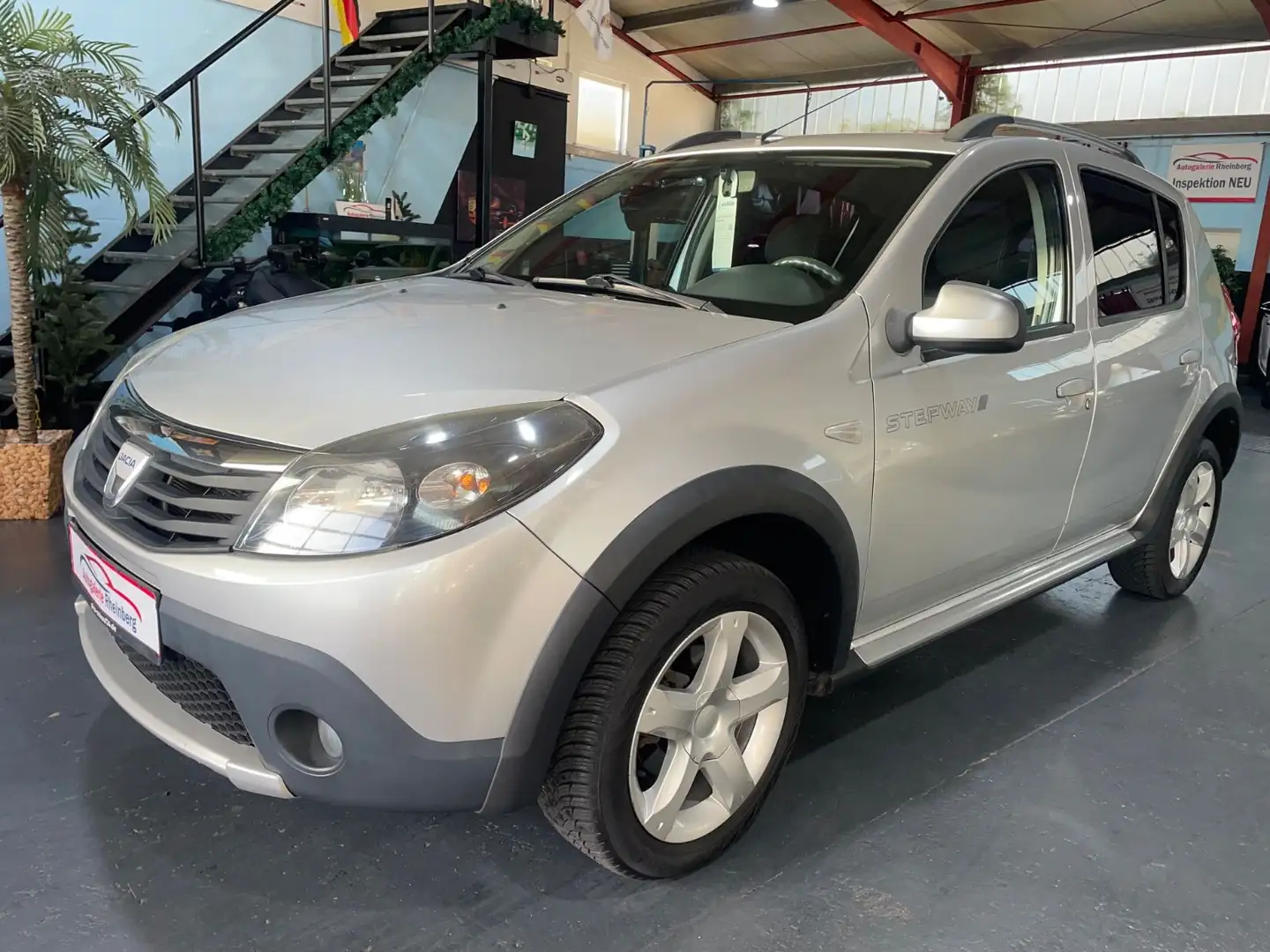 Dacia Sandero 1.6*TOP*KLIMA*1.HAND*ALLWETTER*TÜV NEU Silber - 1