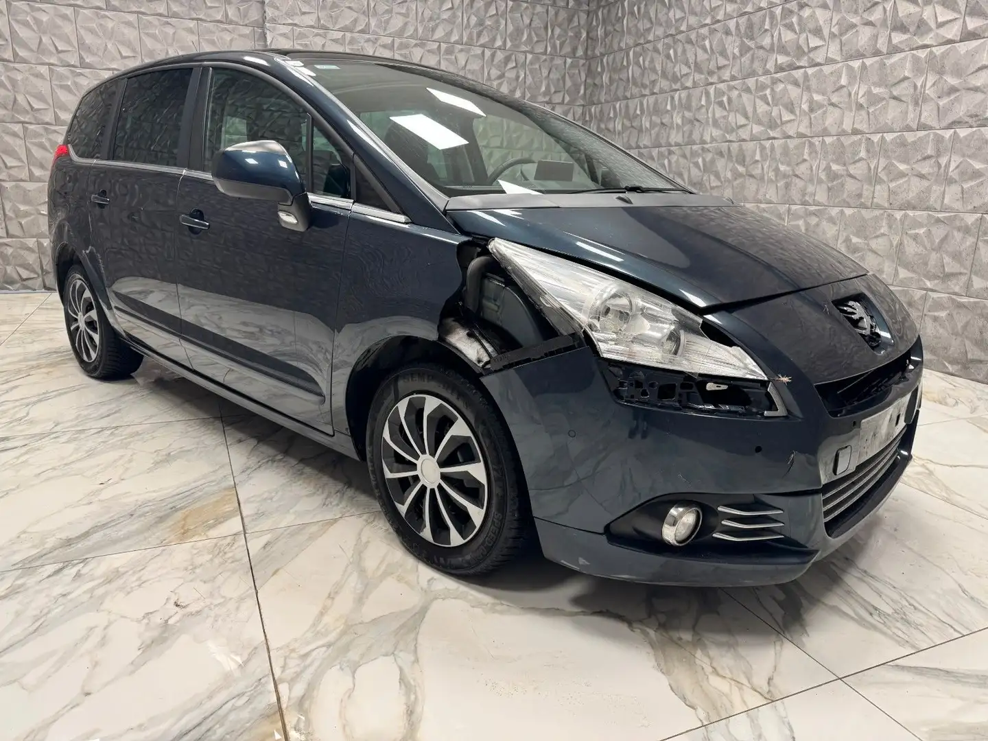 Peugeot 5008 1,6 HDI 115 Lion Edition*Voll Fahrbereit* Blau - 1