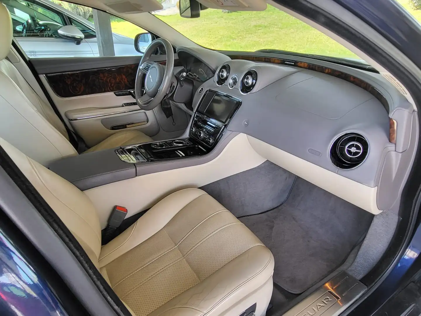 Jaguar XJ 3.0D SWB Luxury Aut. Modrá - 2