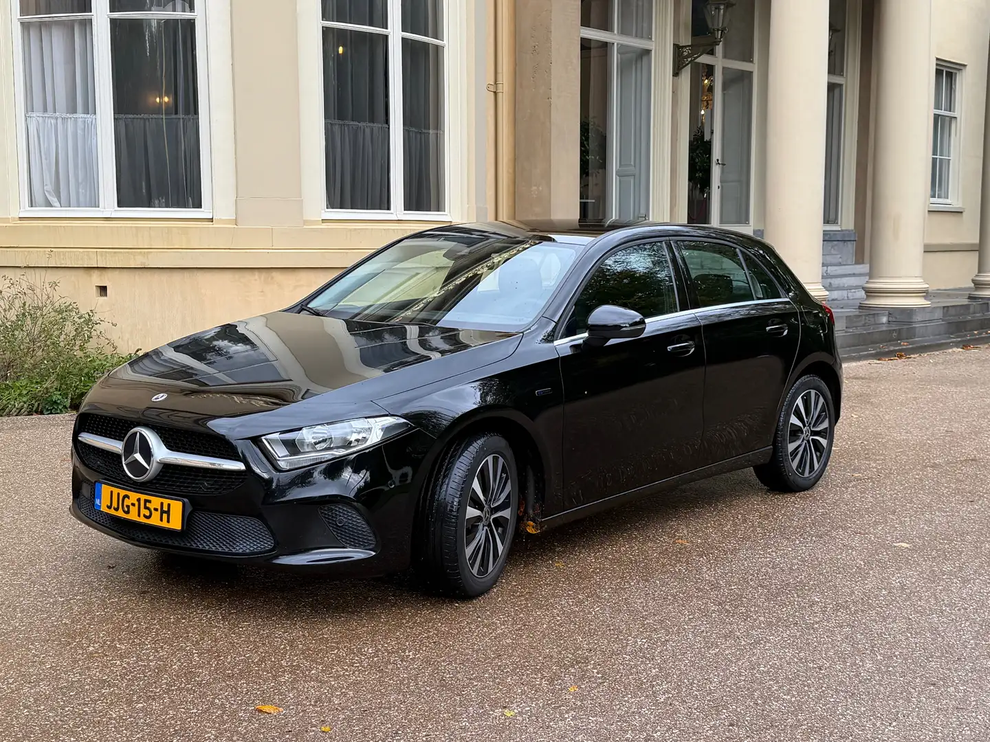 Mercedes-Benz A 250 250 e Premium Plus Zwart - 2
