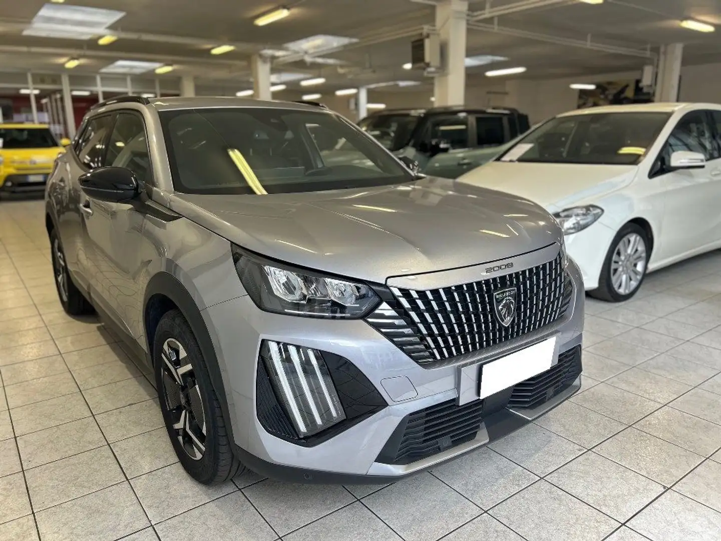 Peugeot 2008 PureTech 100 S&S Allure Grijs - 1