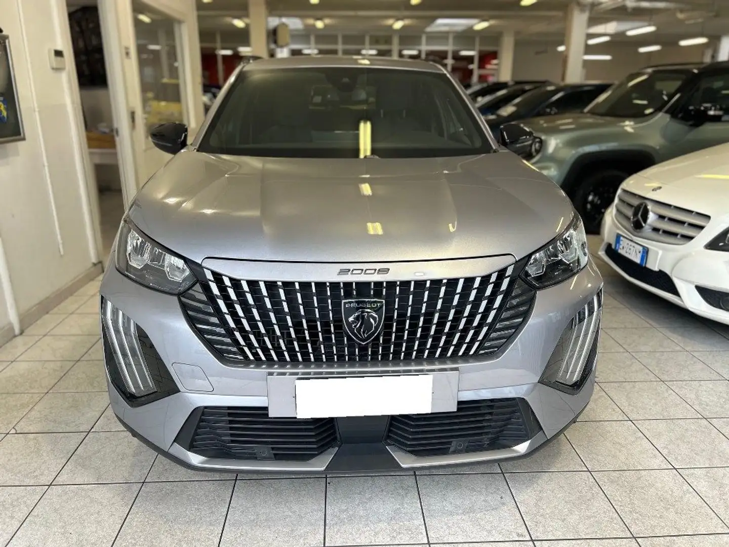 Peugeot 2008 PureTech 100 S&S Allure Grijs - 2