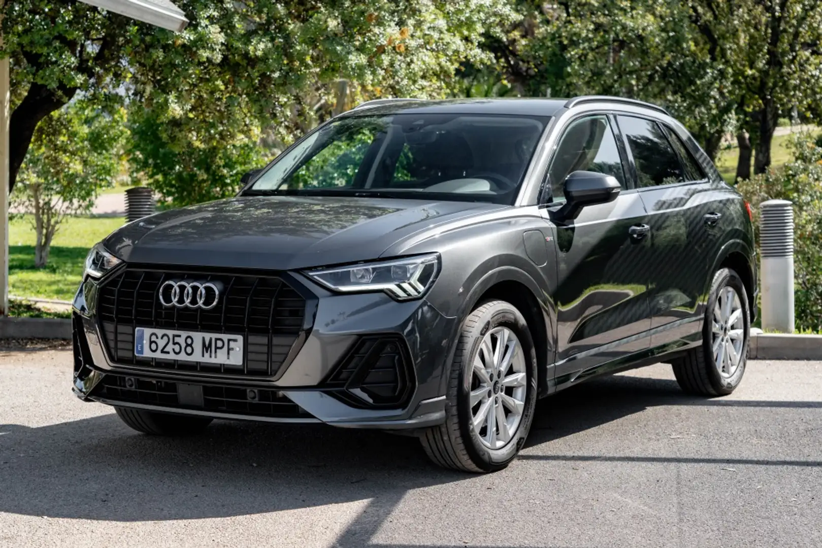 Audi Q3 45 TFSIe S line S-tronic Gris - 1
