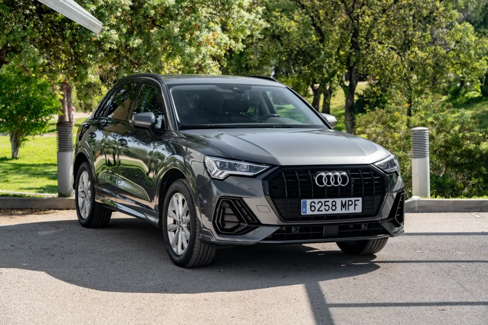 Audi Q3 45 TFSIe S line S-tronic Gris - 2