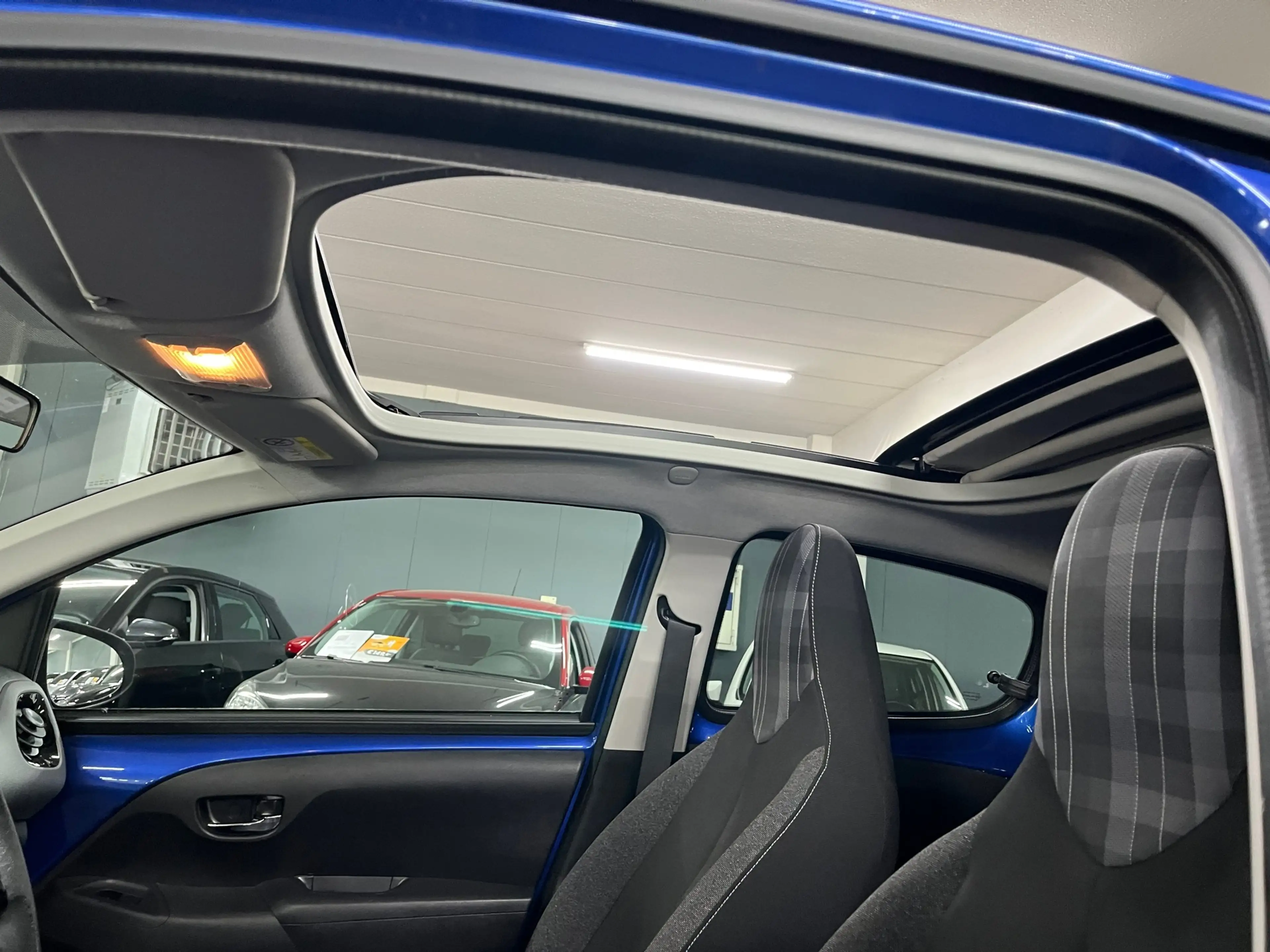 Peugeot 108 1.0 e-VTi Allure TOP! / NL auto / Cabrio / Navi — photo 2