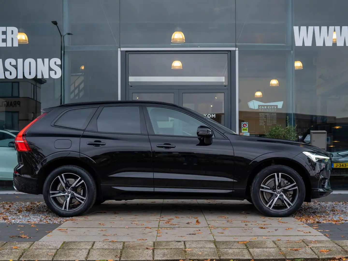Volvo XC60 2.0 Recharge T6 AWD R-Design / Pano / Memory / Tre Zwart - 2