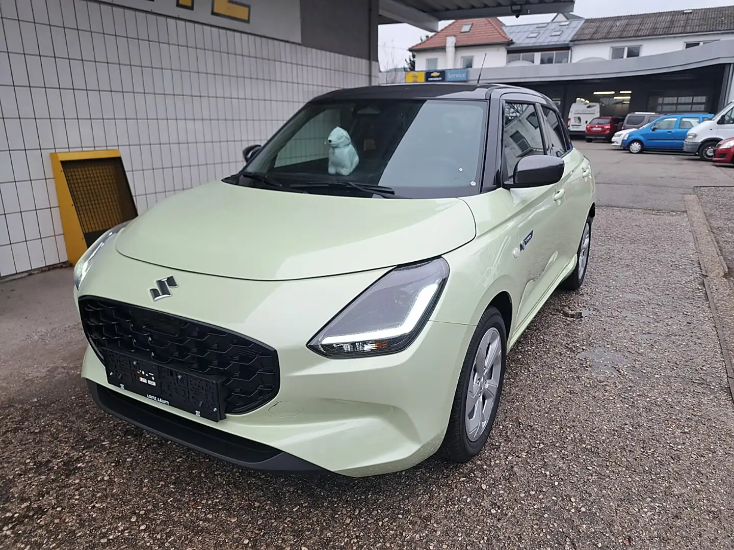 Suzuki Swift 1,2 Hybrid Shine Gelb - 2