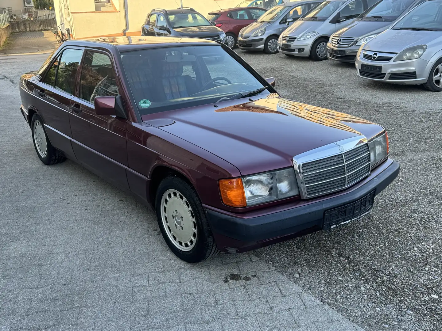 Mercedes-Benz 190 E 1.8 Avantgarde rosso Rot - 1